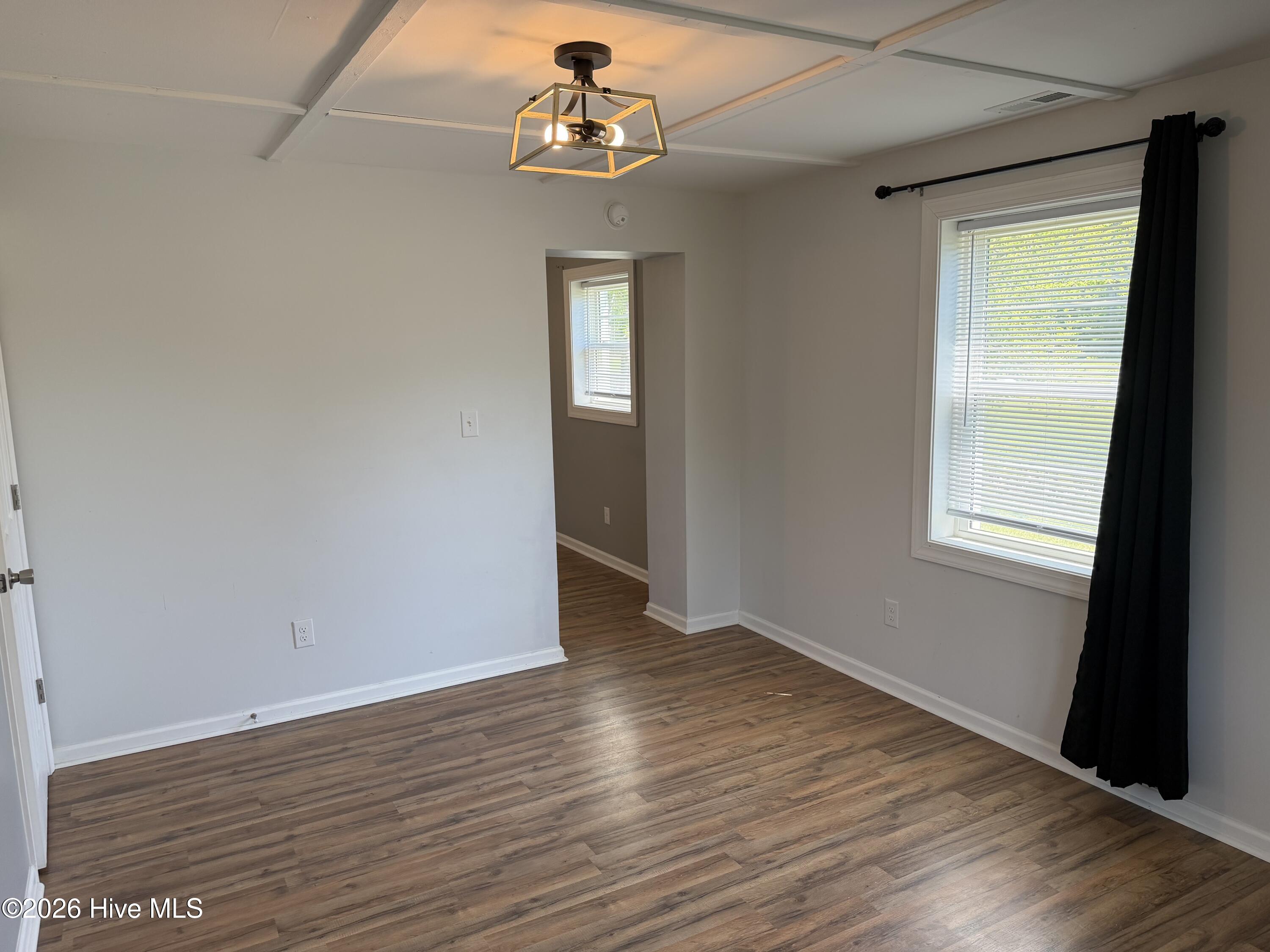 100568098 | Photo 15