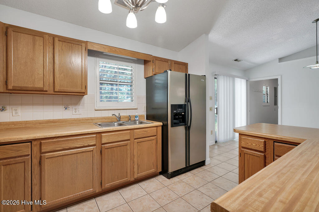 100557409 | Photo 11