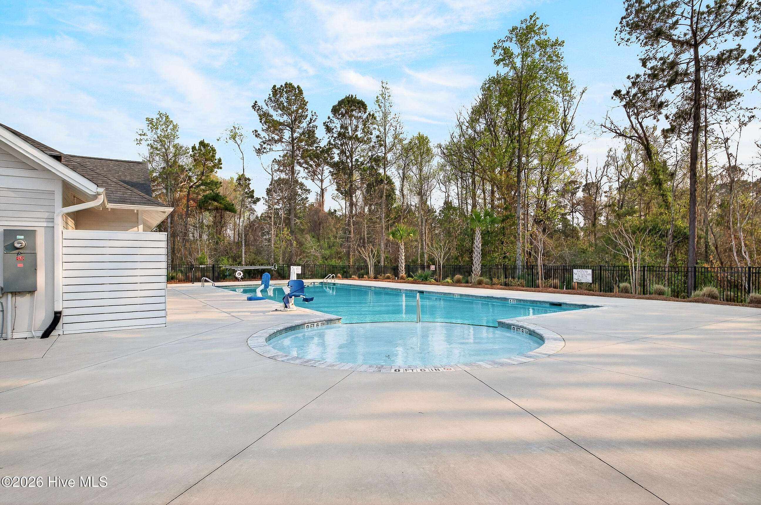 100563348 | Photo 45