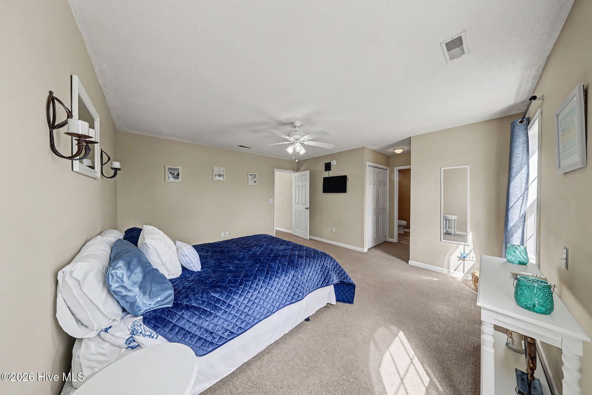 100560701 | Photo 23