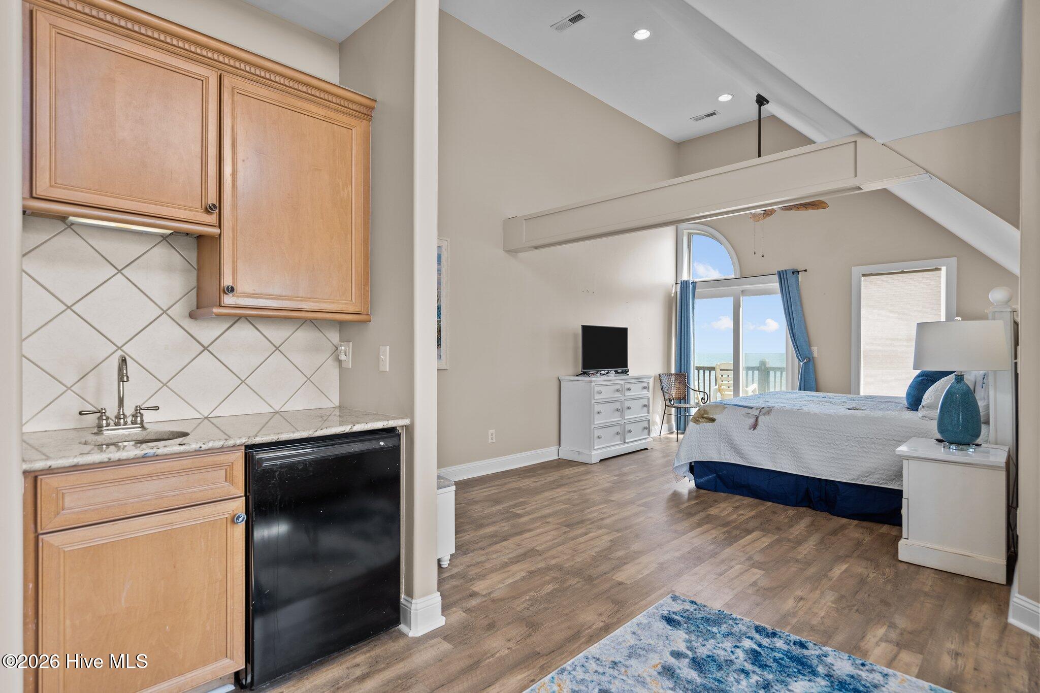 100562244 | Photo 41