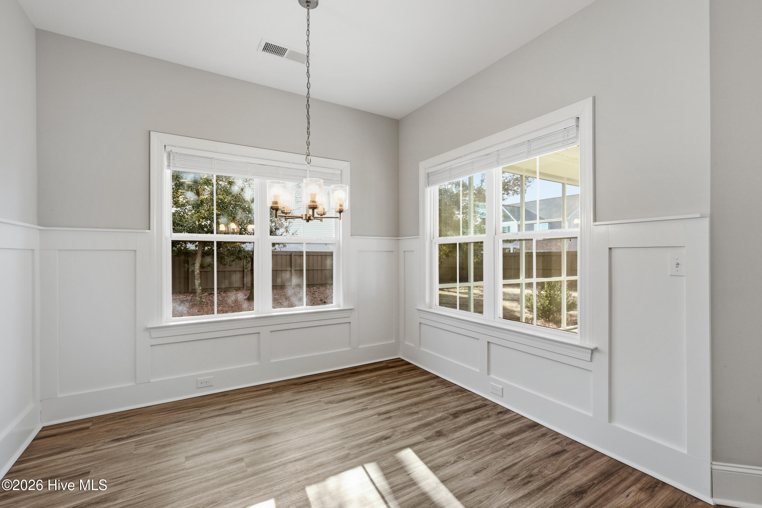 100557443 | Photo 18