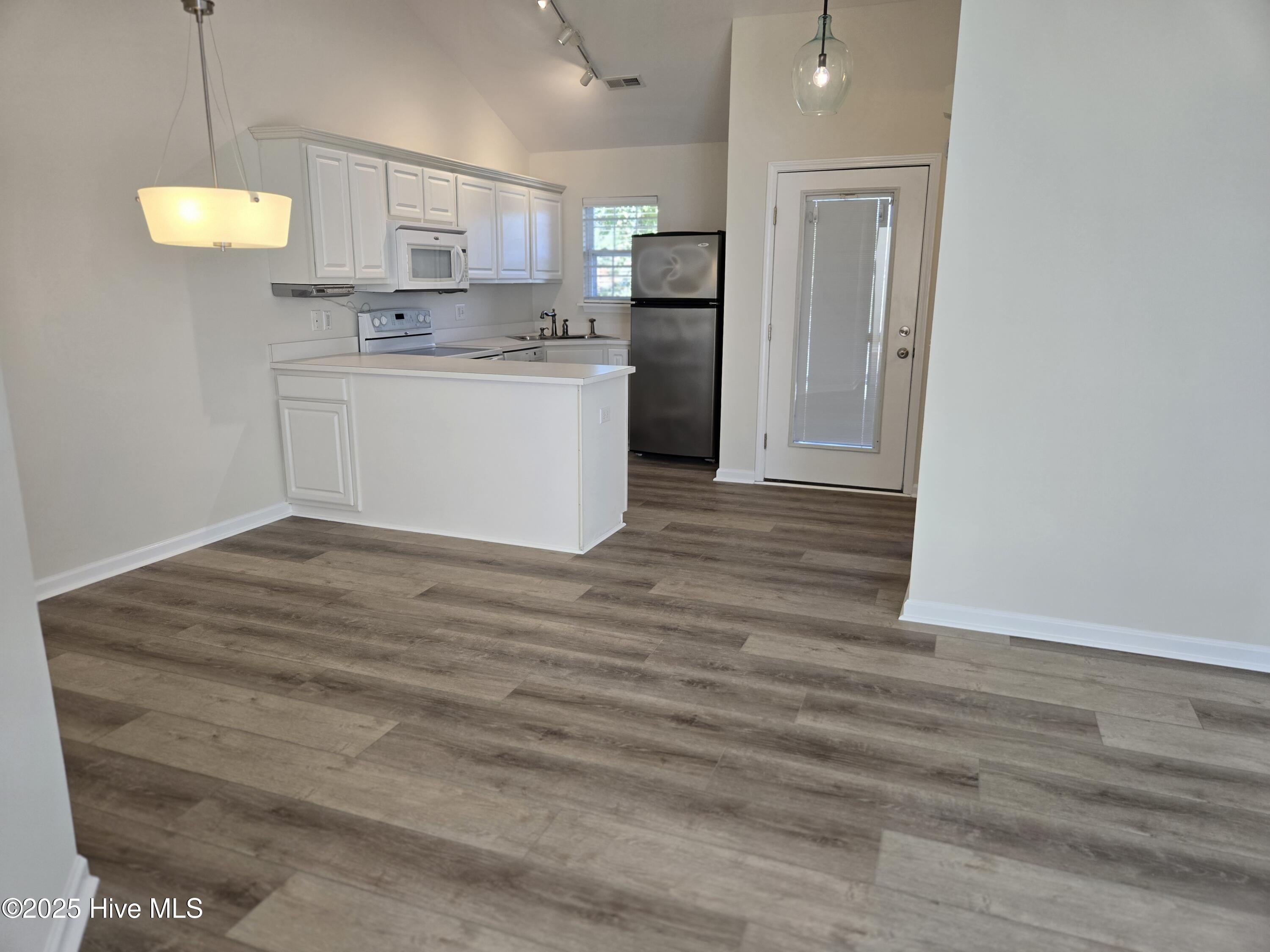 100537725 | Photo 10