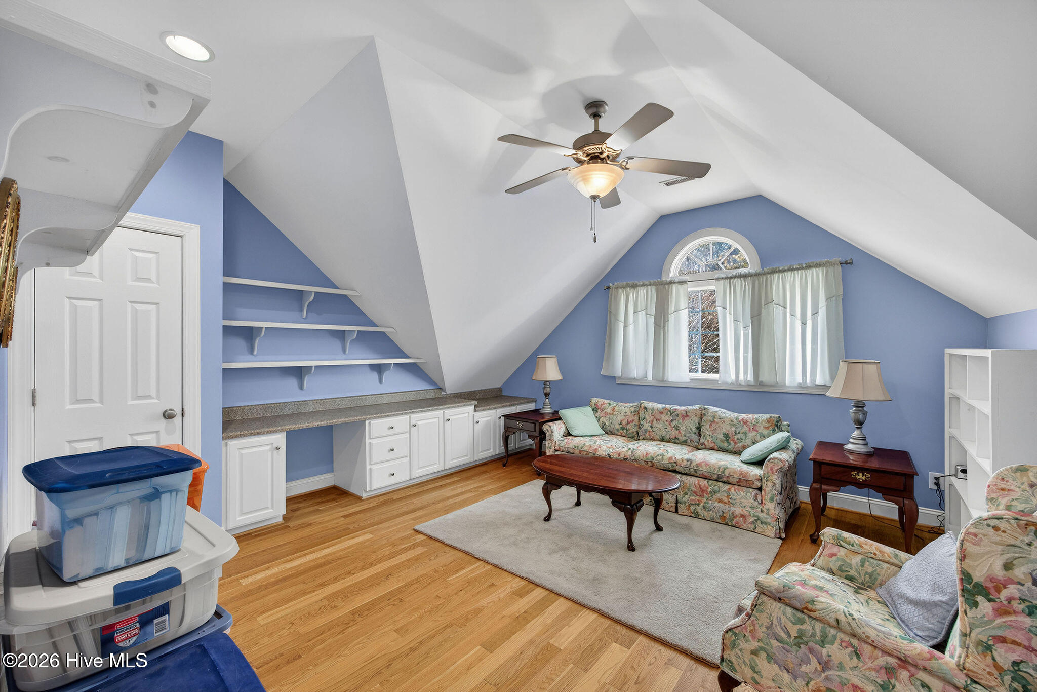 100554164 | Photo 55