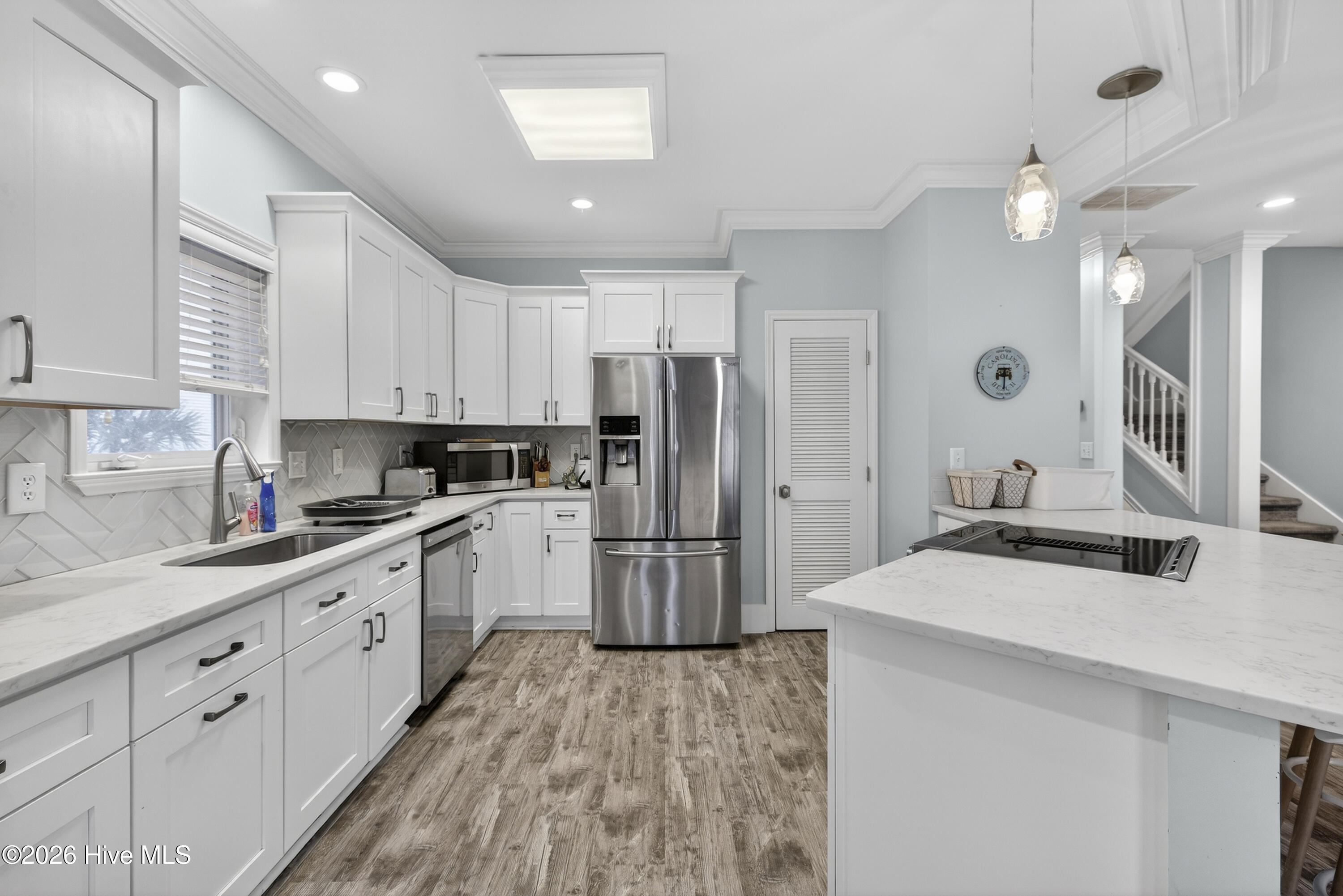 100561786 | Photo 38