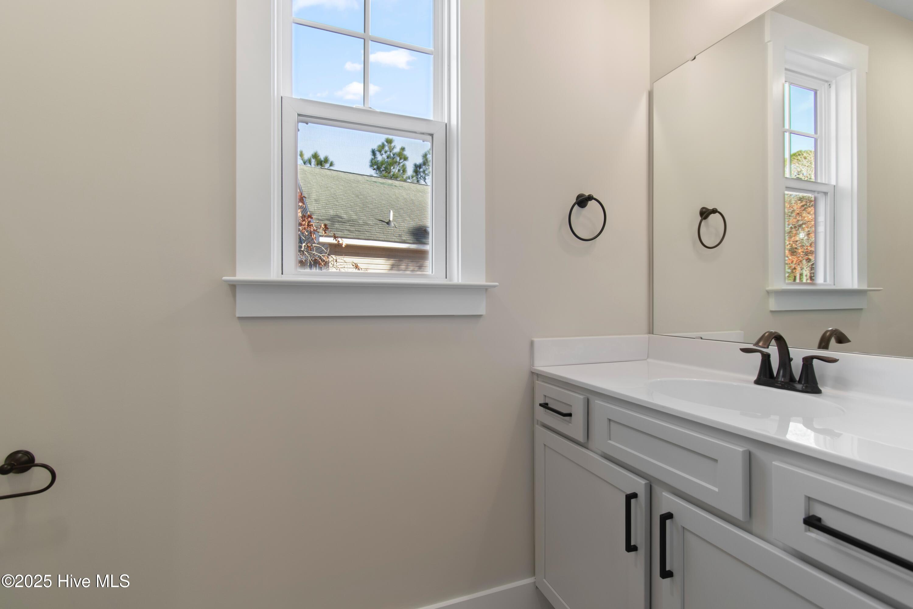 100520444 | Photo 11