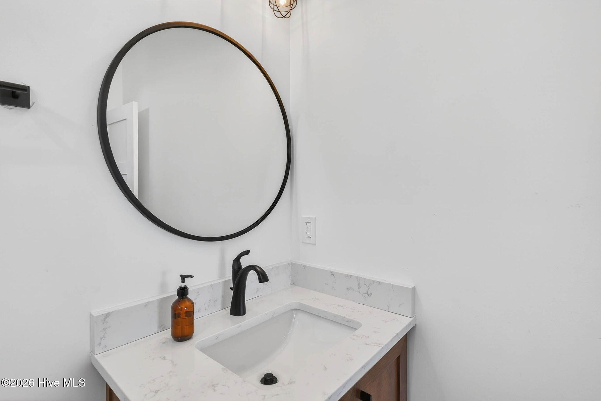 100561676 | Photo 33