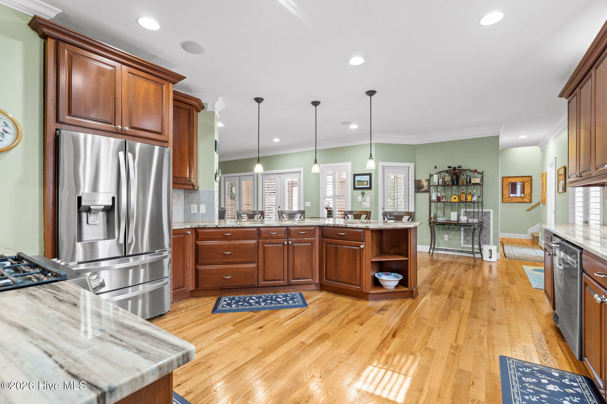 100563336 | Photo 12