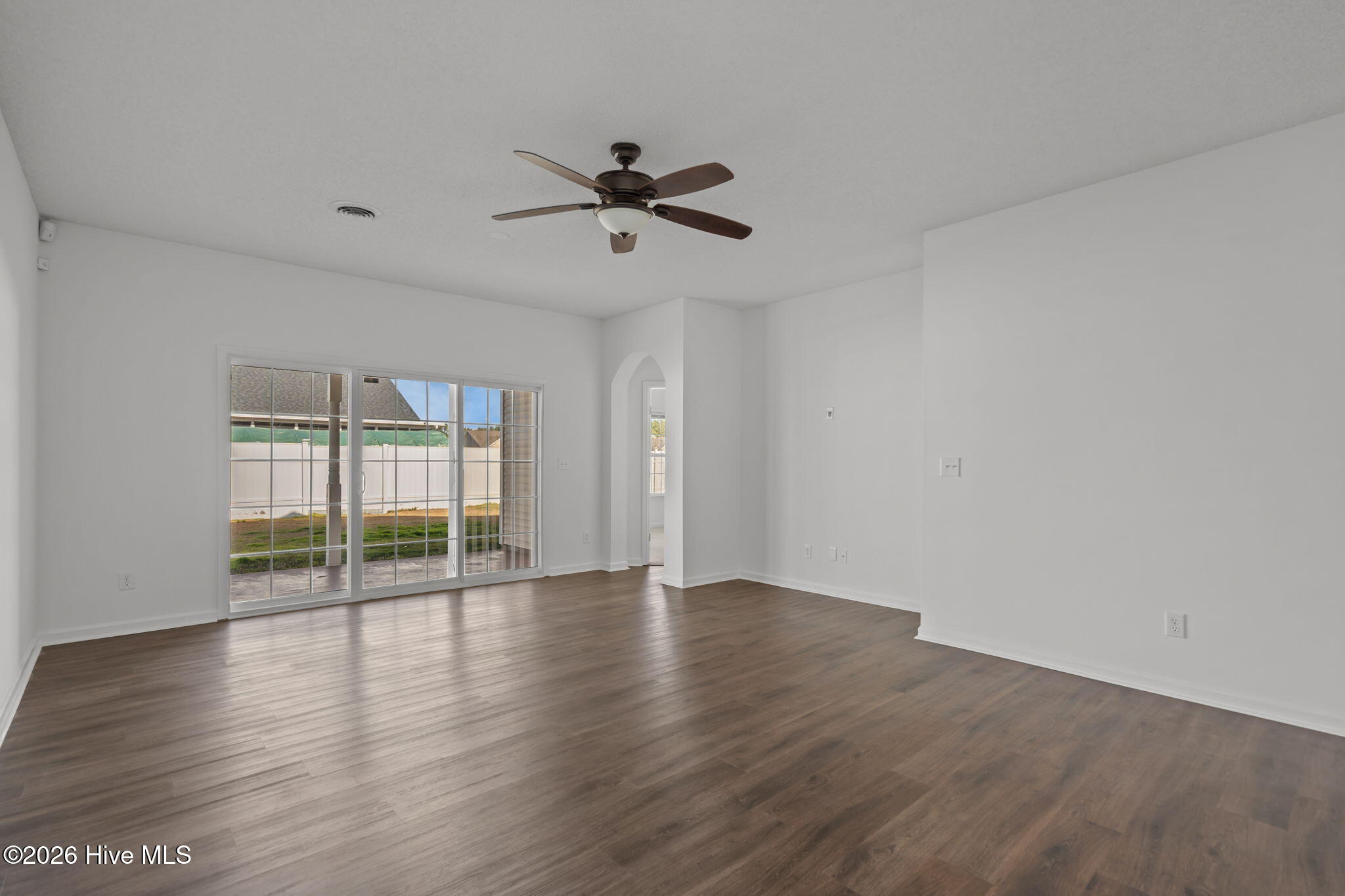 100549107 | Photo 20