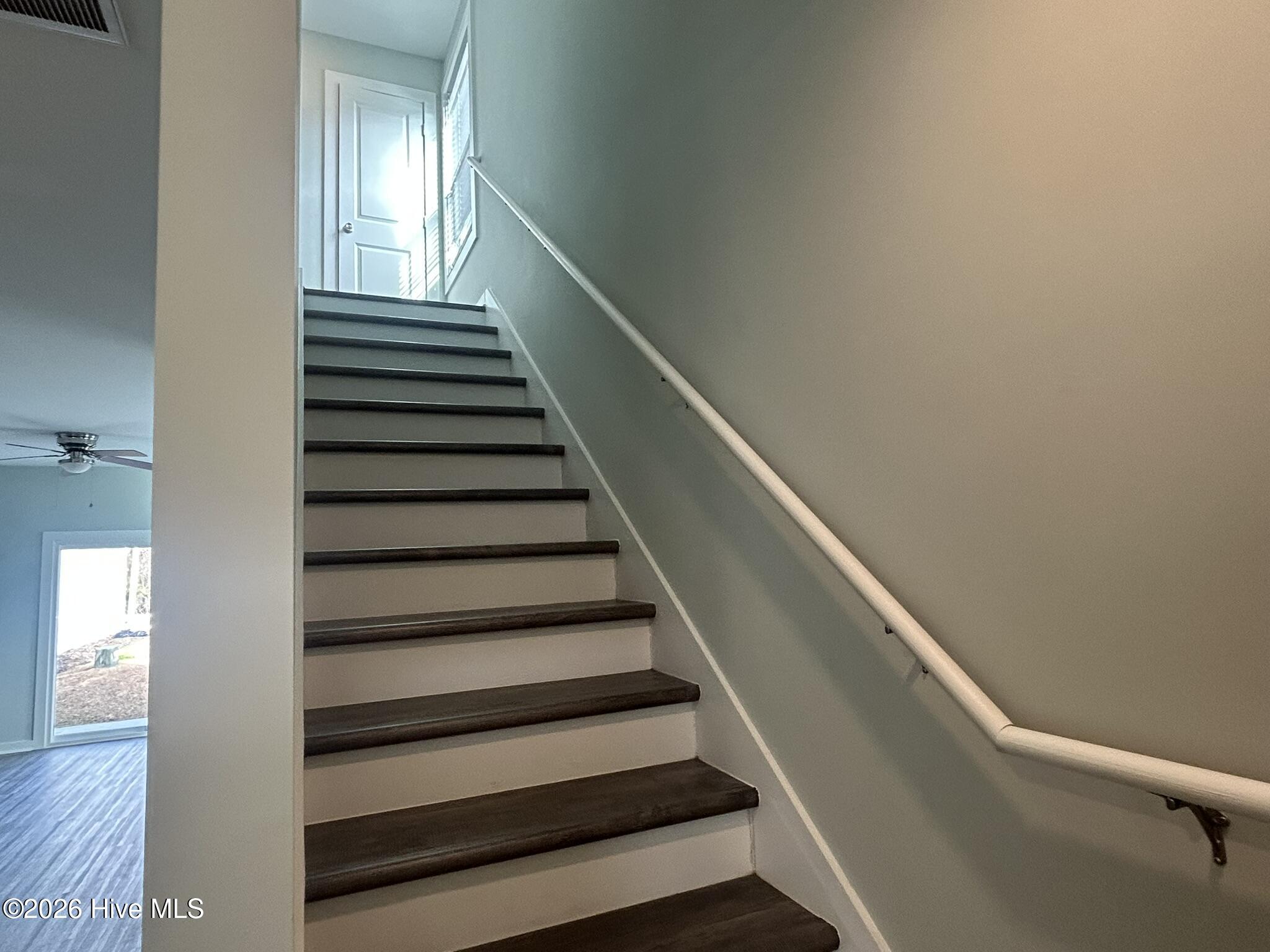 100560015 | Photo 11