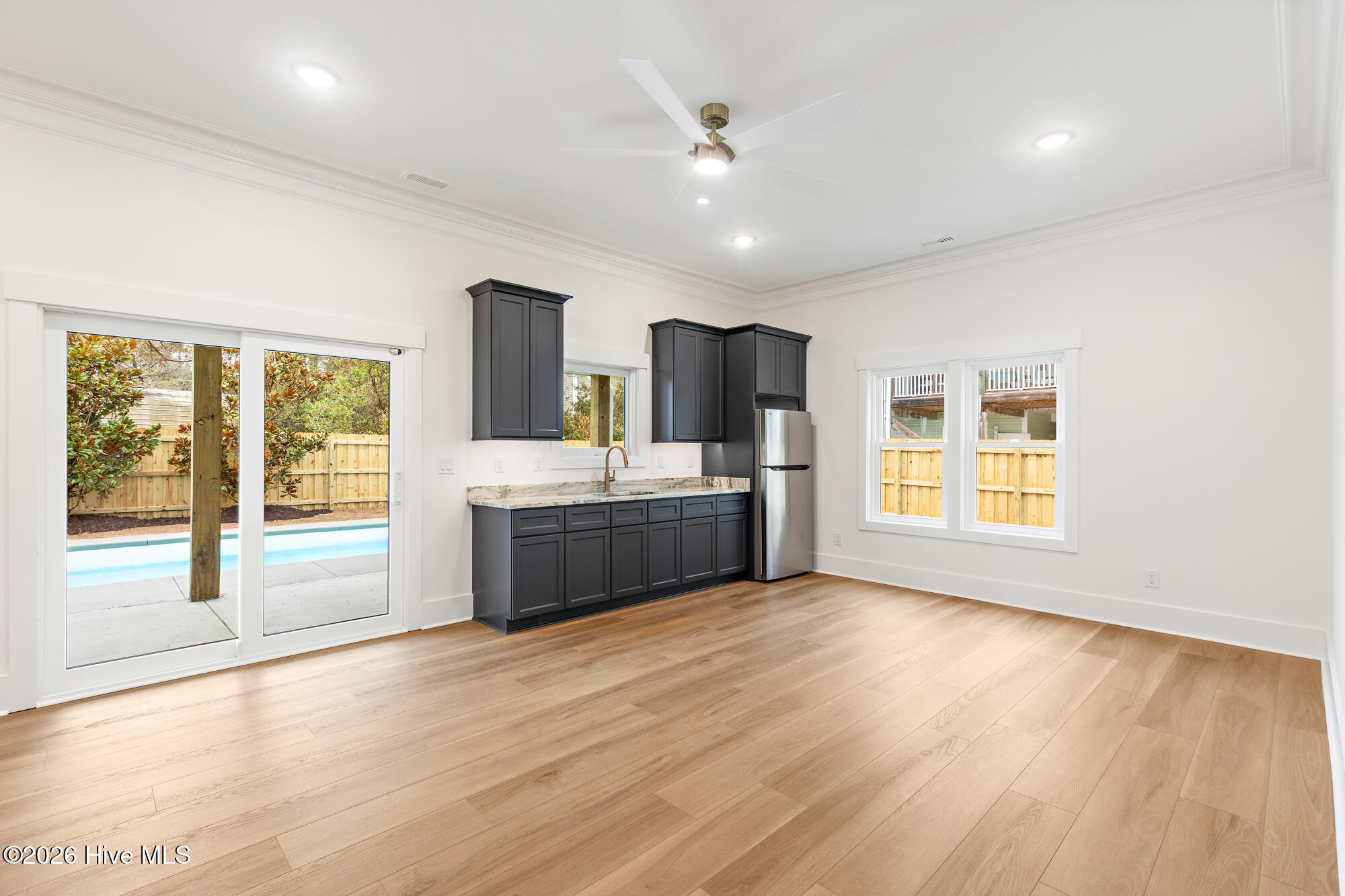 100516902 | Photo 167