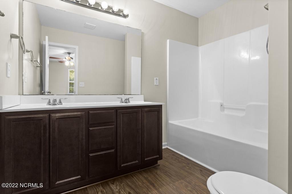 100568996 | Photo 15