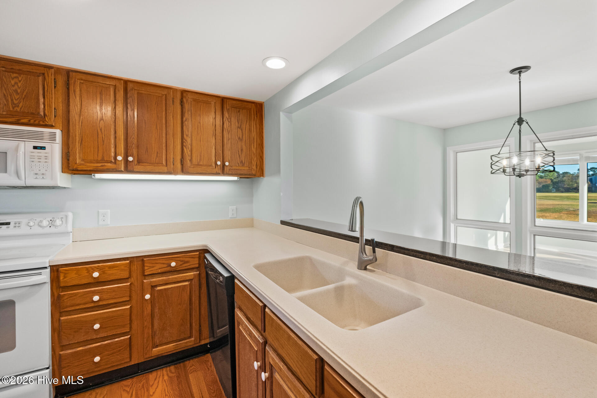 100551733 | Photo 14