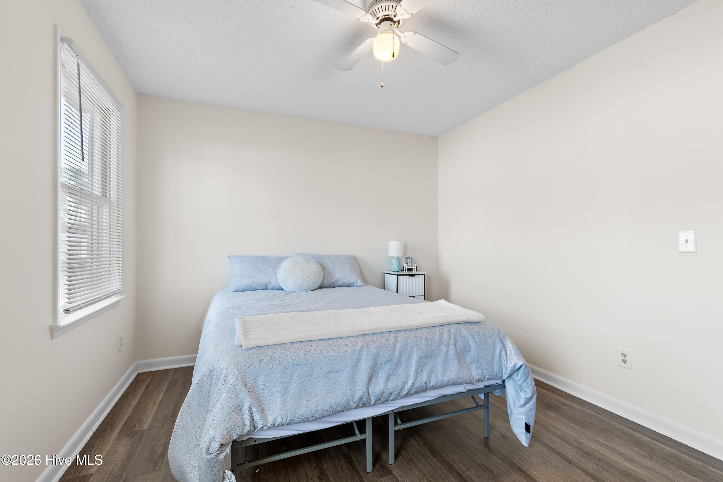 100563201 | Photo 27