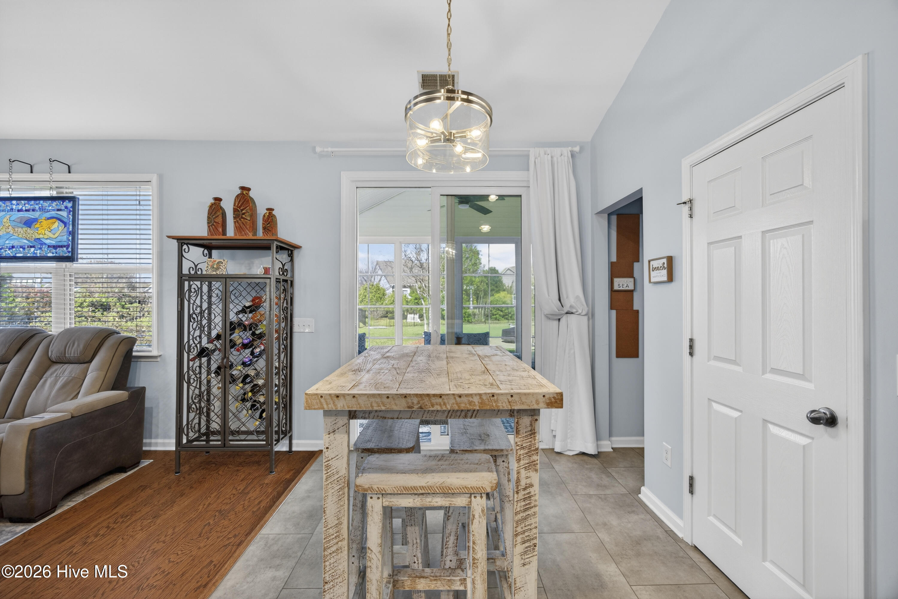 100564914 | Photo 18