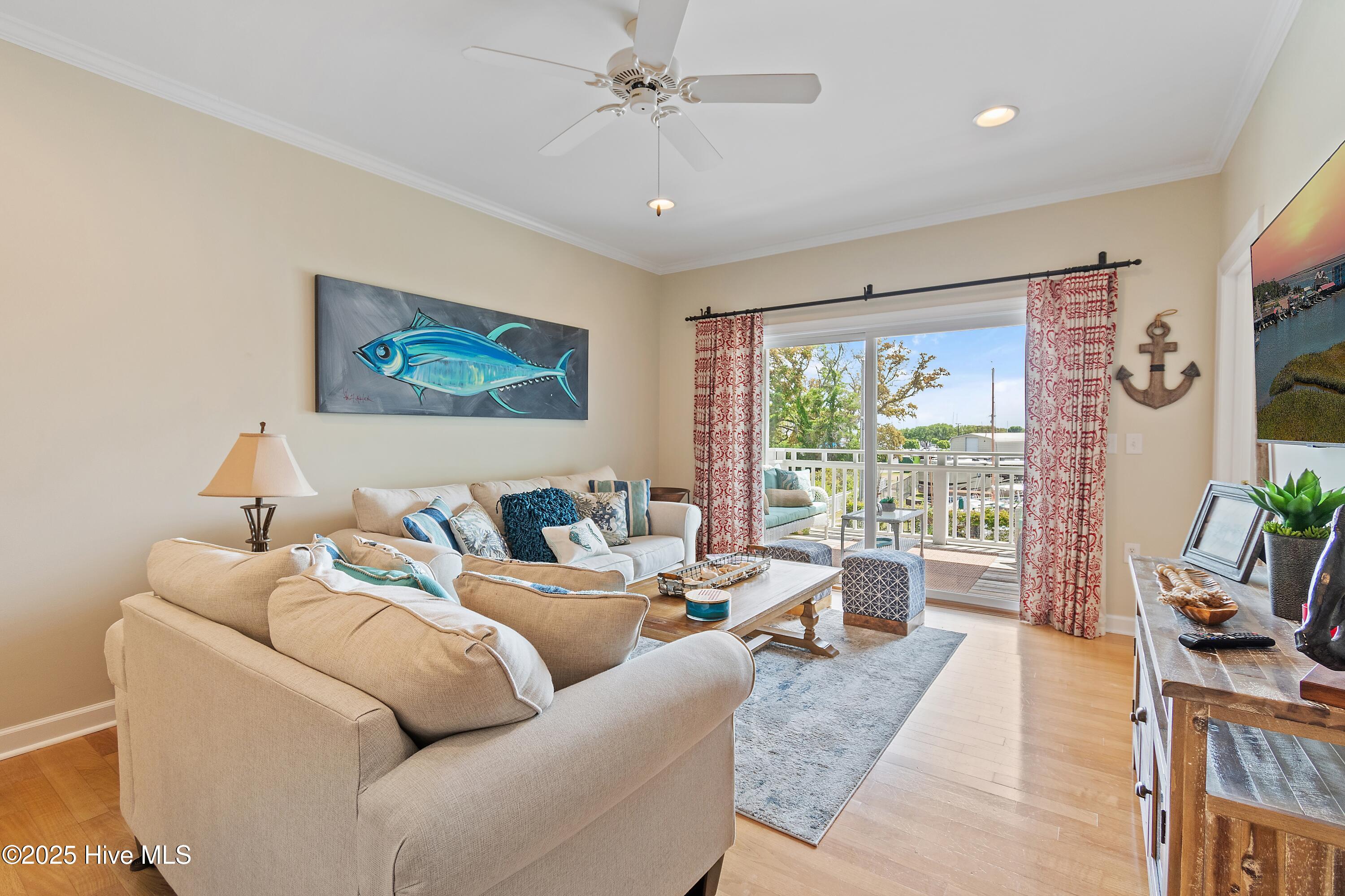 100502983 | Photo 16