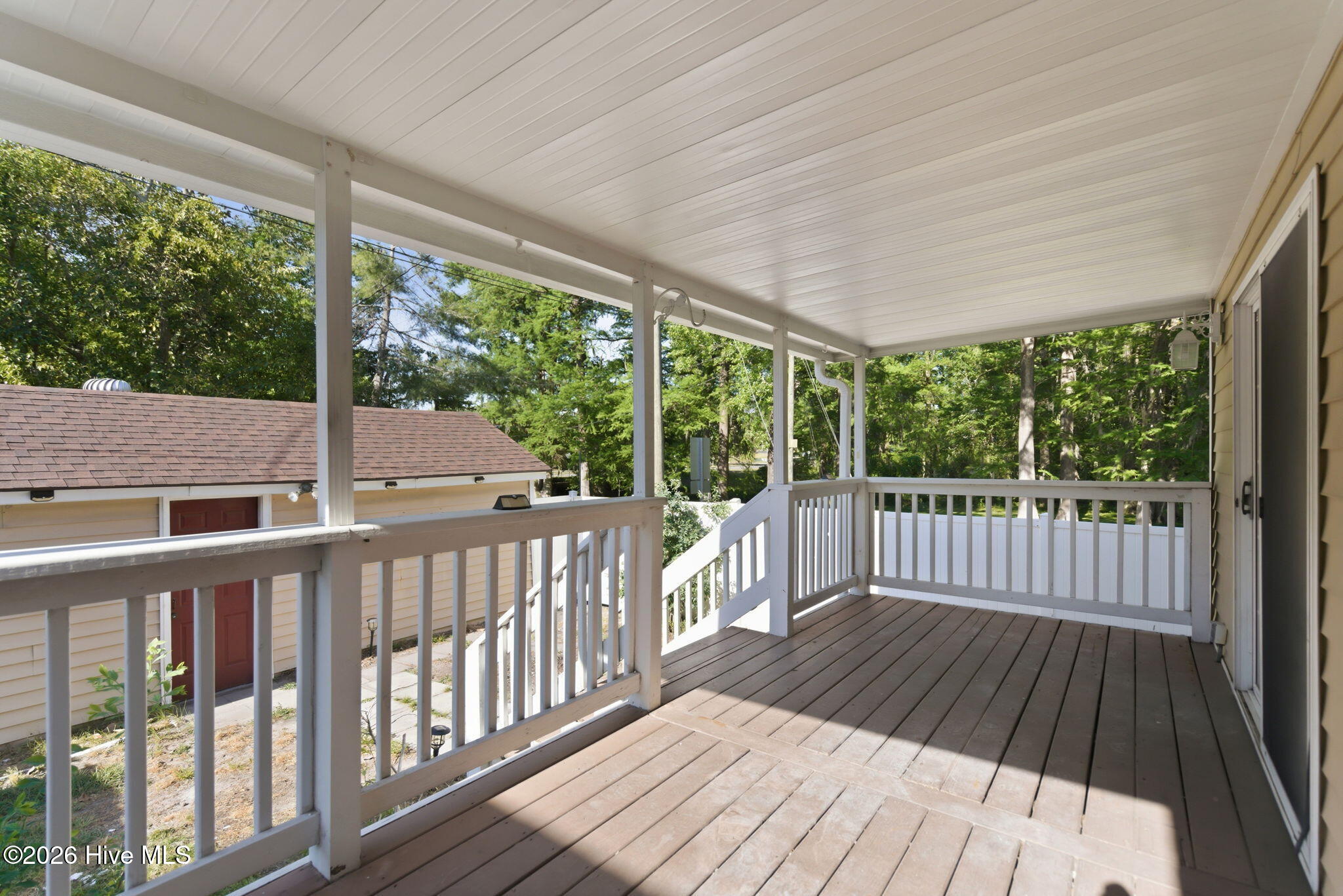 100569211 | Photo 32