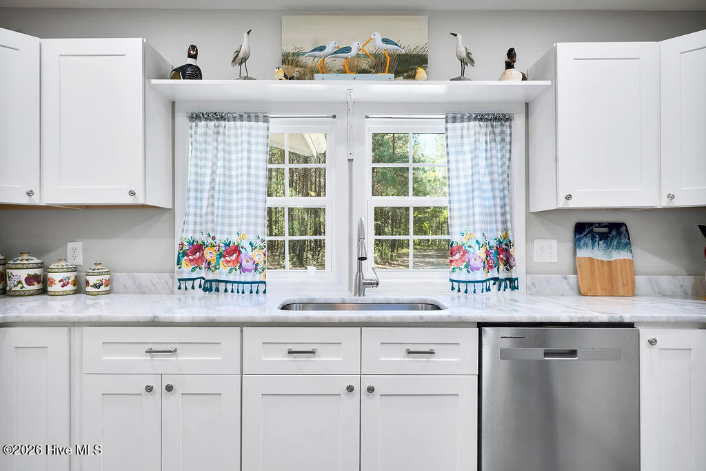 100569644 | Photo 11