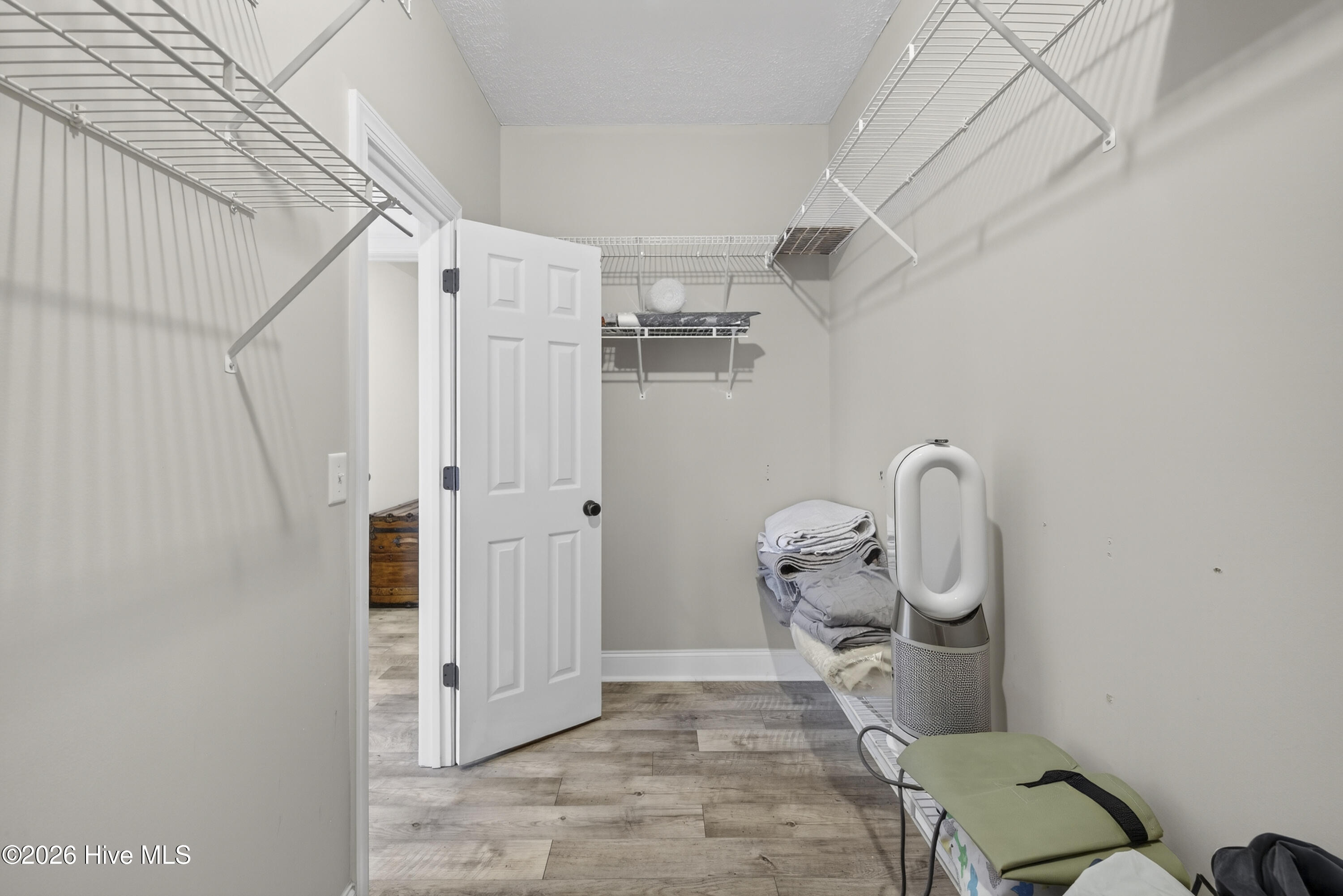 100557060 | Photo 48