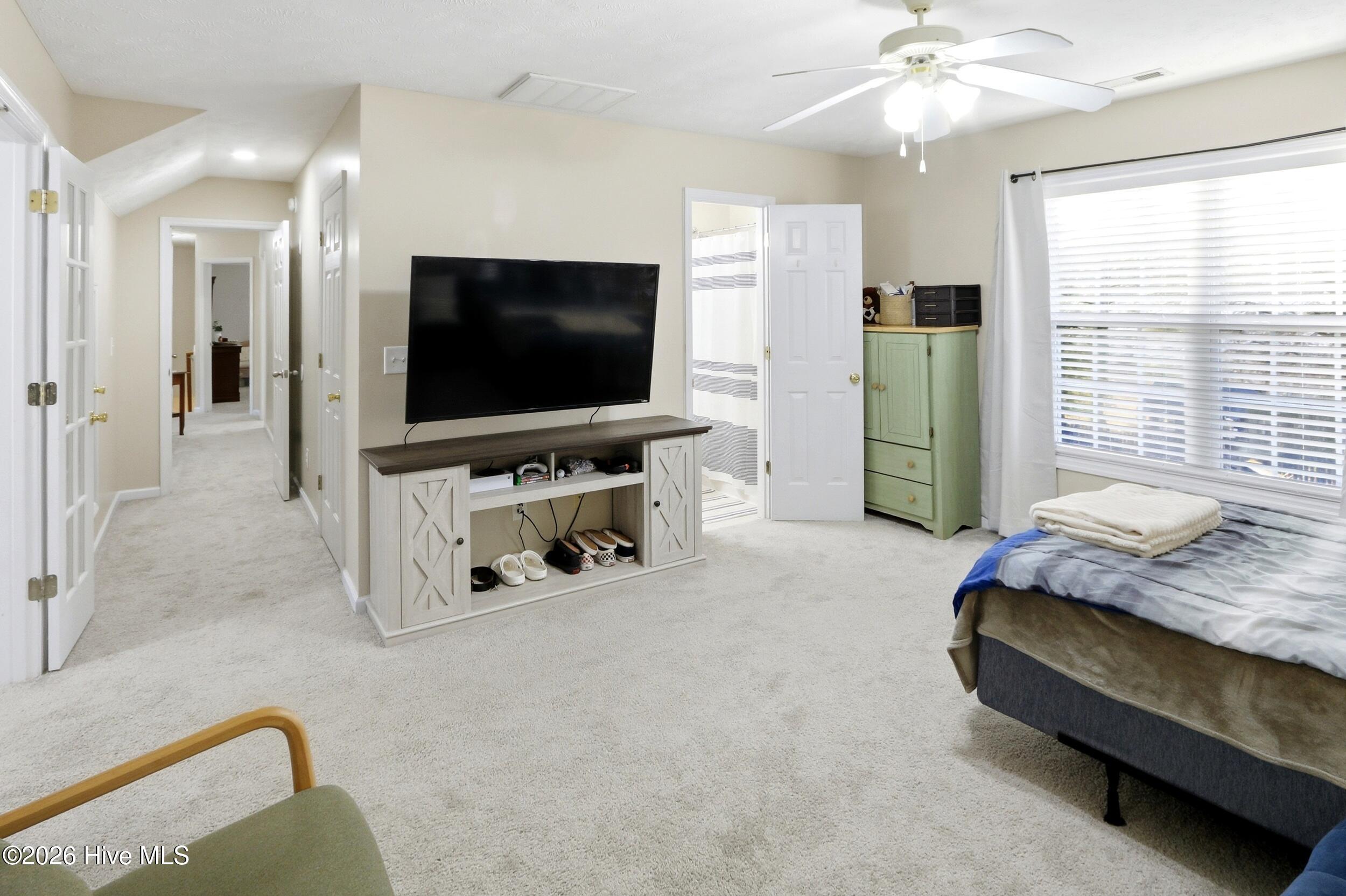 100551374 | Photo 43