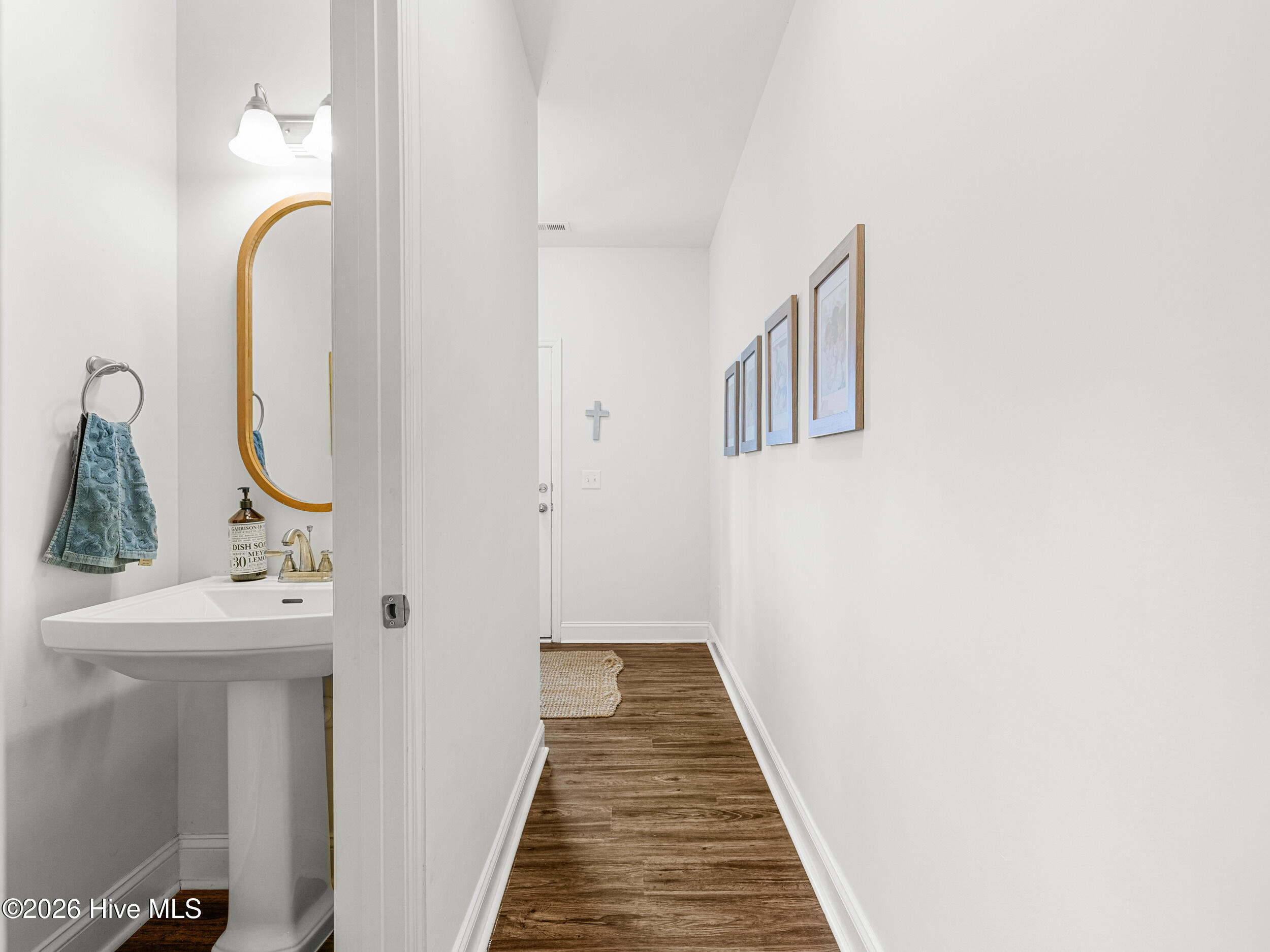 100558735 | Photo 33