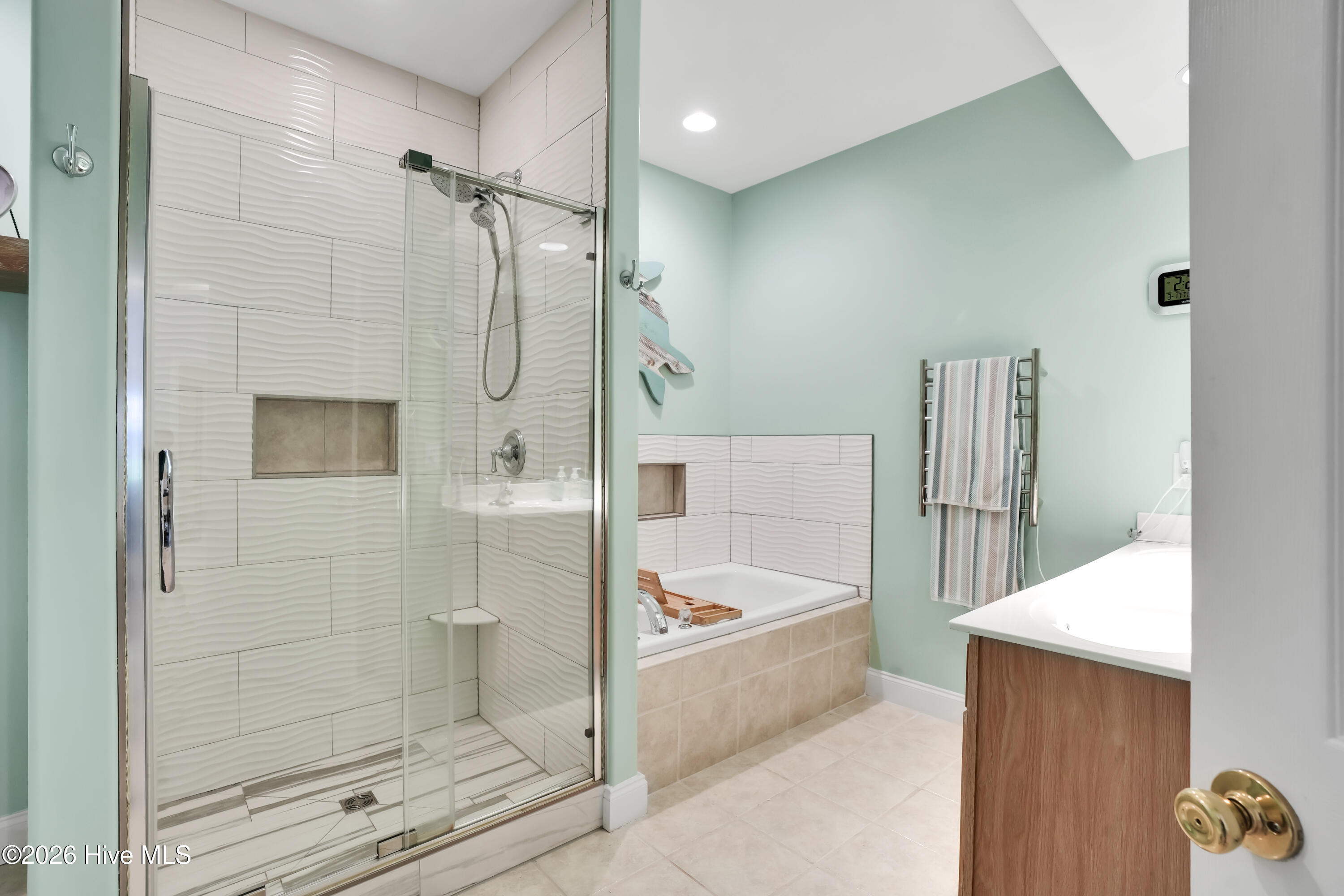 100561056 | Photo 18