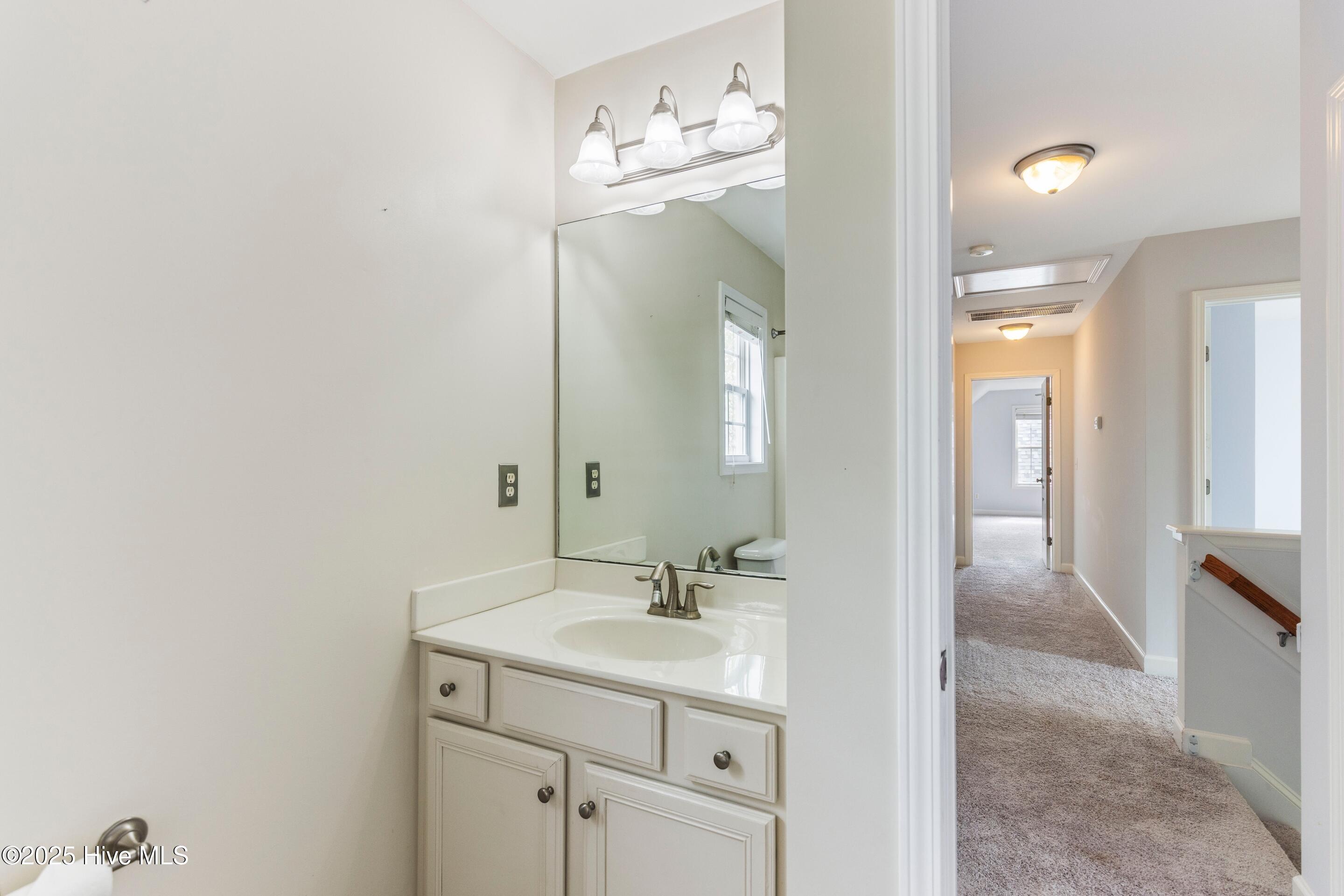 100527201 | Photo 33