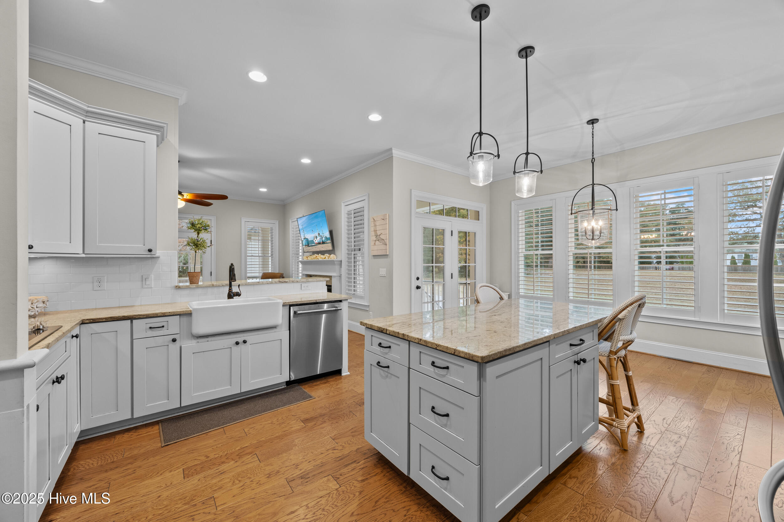 100570509 | Photo 32