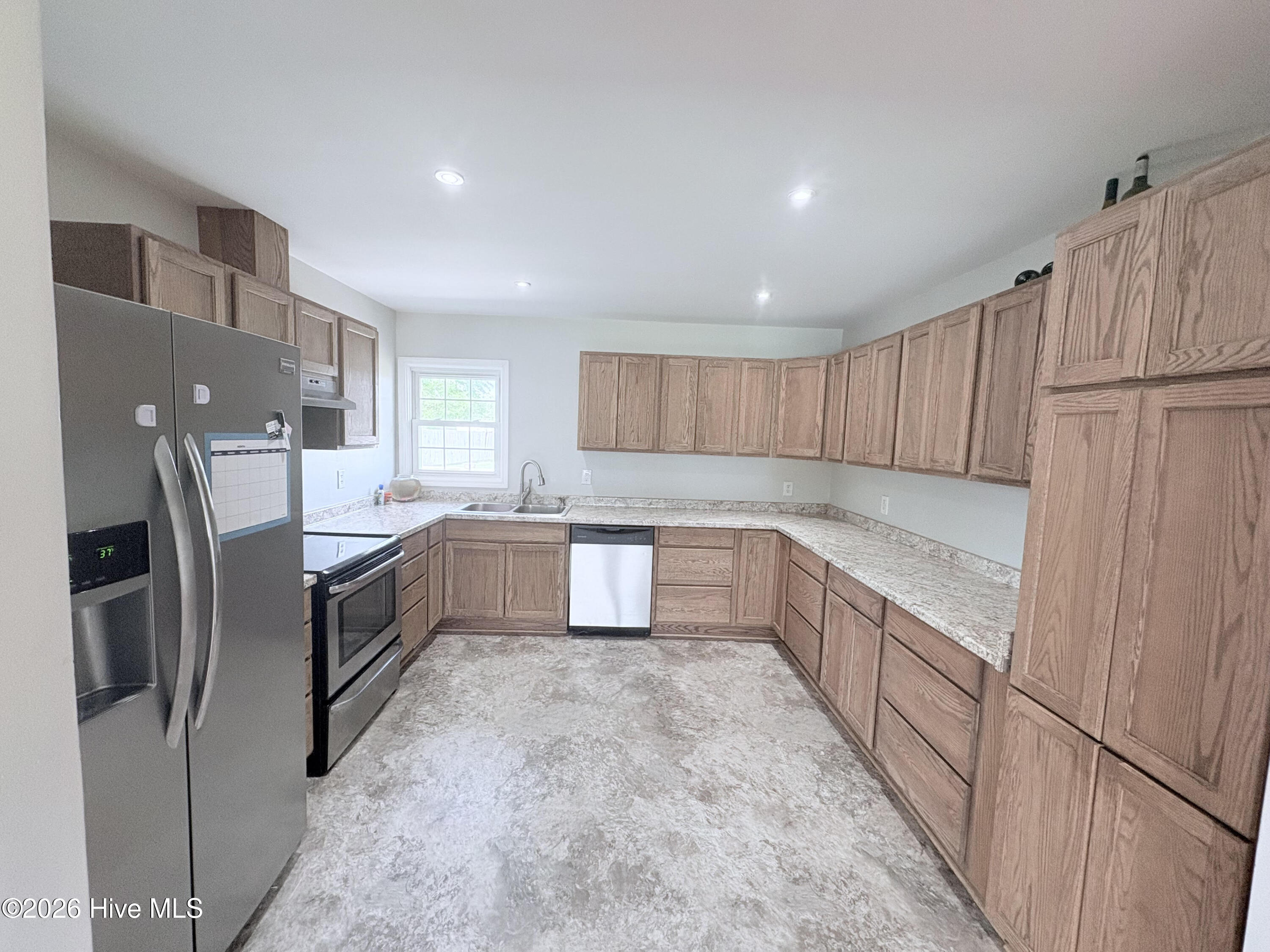 100566369 | Photo 24