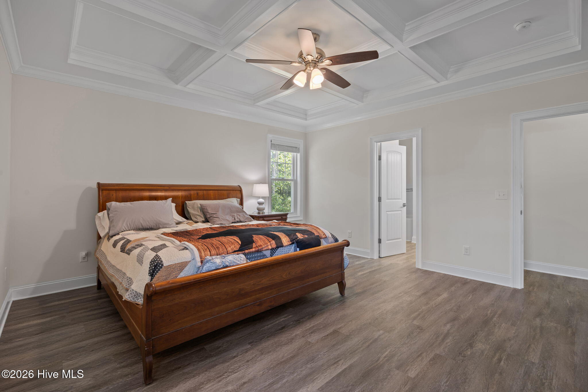 100568491 | Photo 24