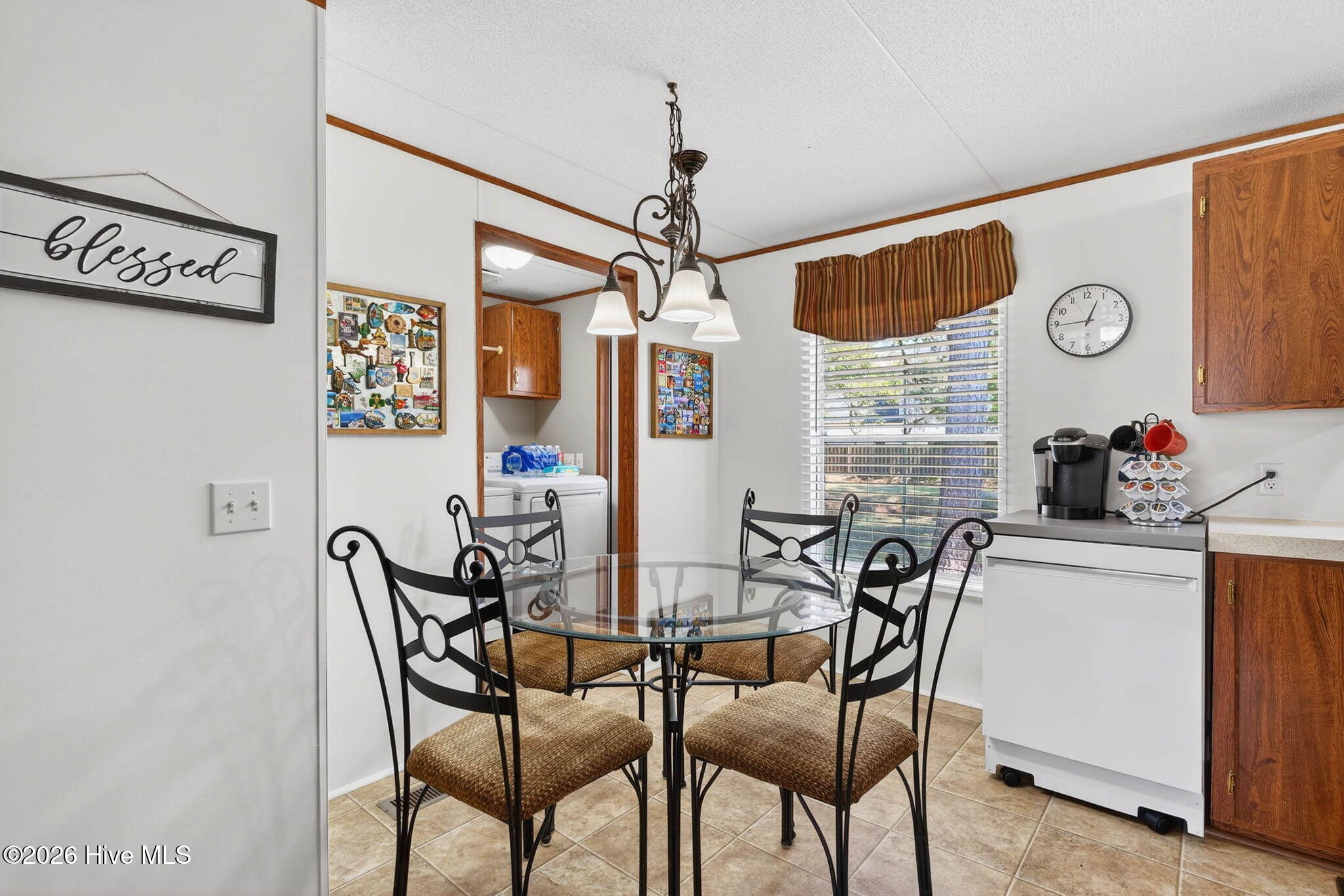 100561384 | Photo 10