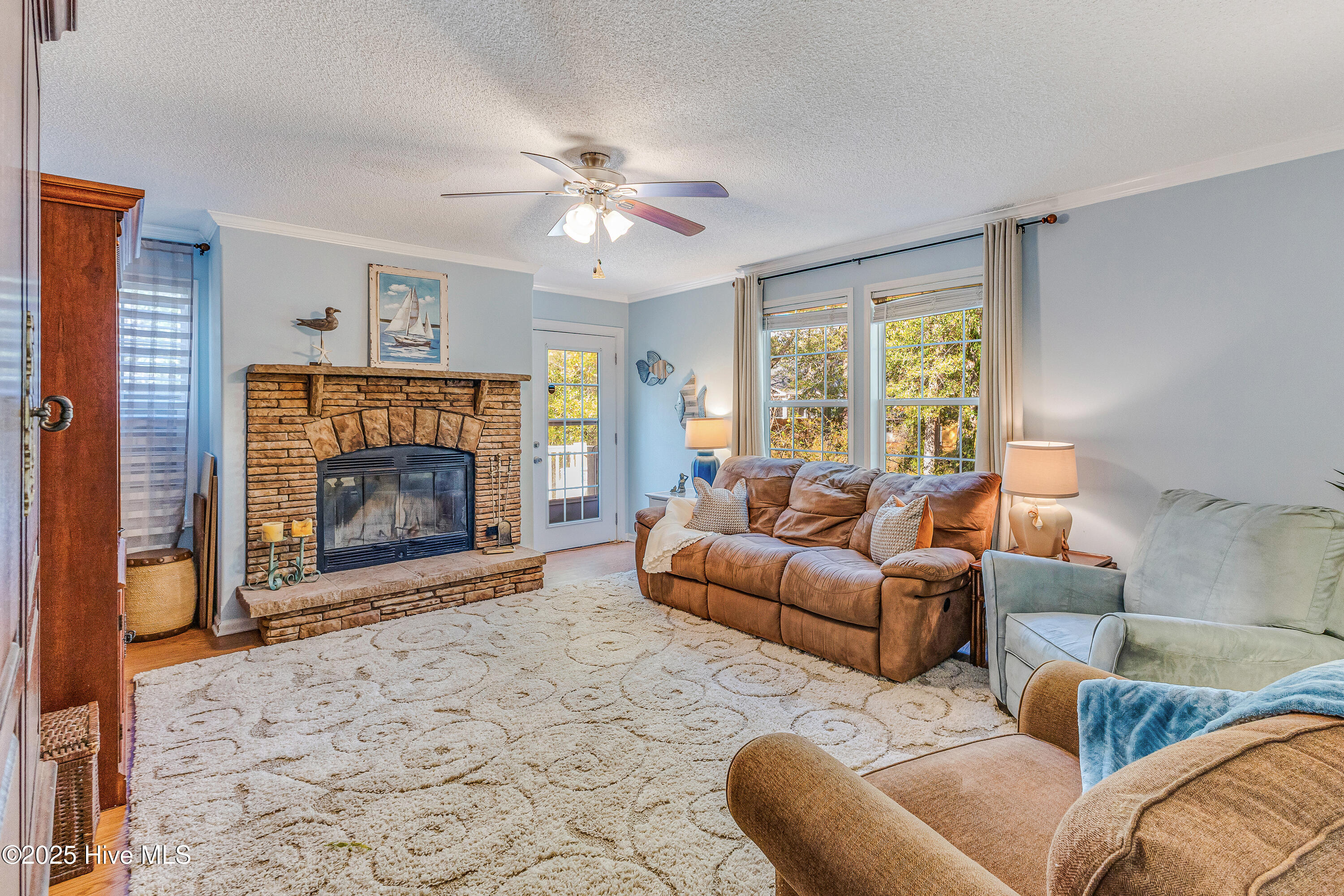 100543271 | Photo 25