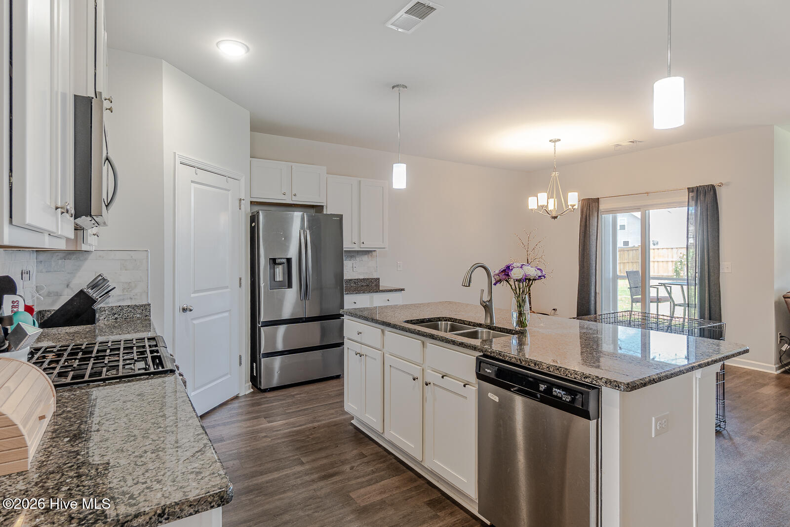 100564968 | Photo 14