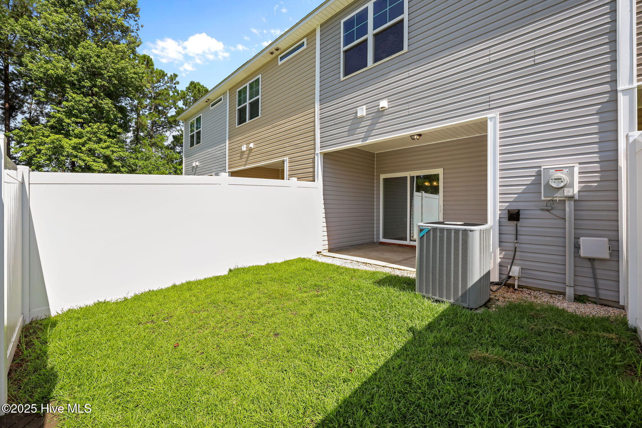 100521503 | Photo 35