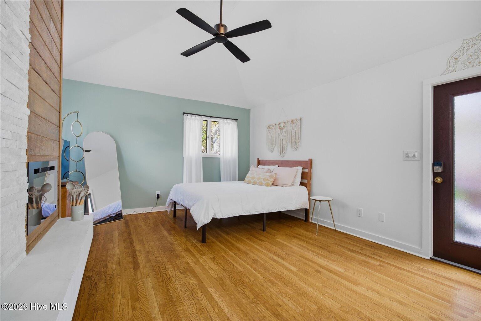 100555518 | Photo 32