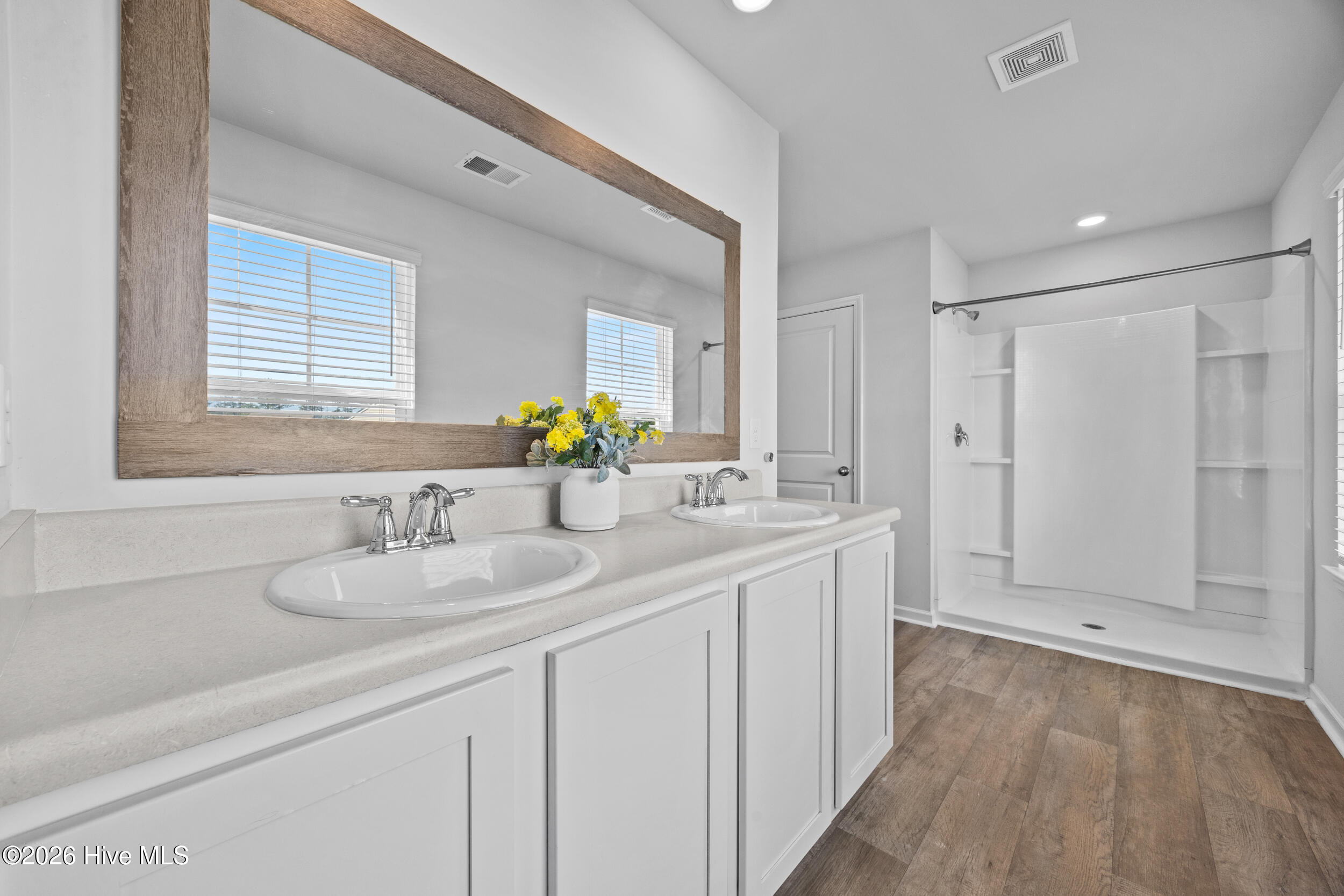 100556435 | Photo 26