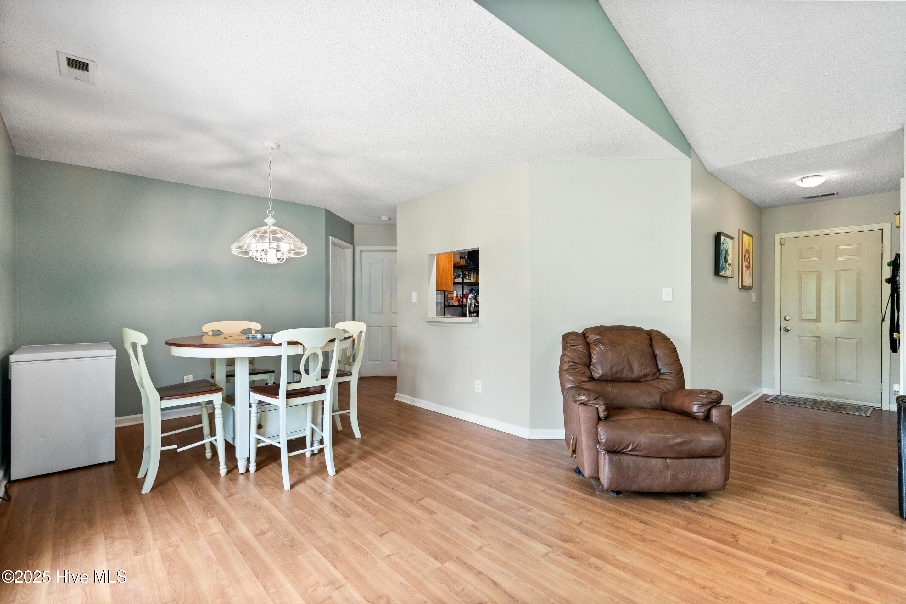 100515616 | Photo 21