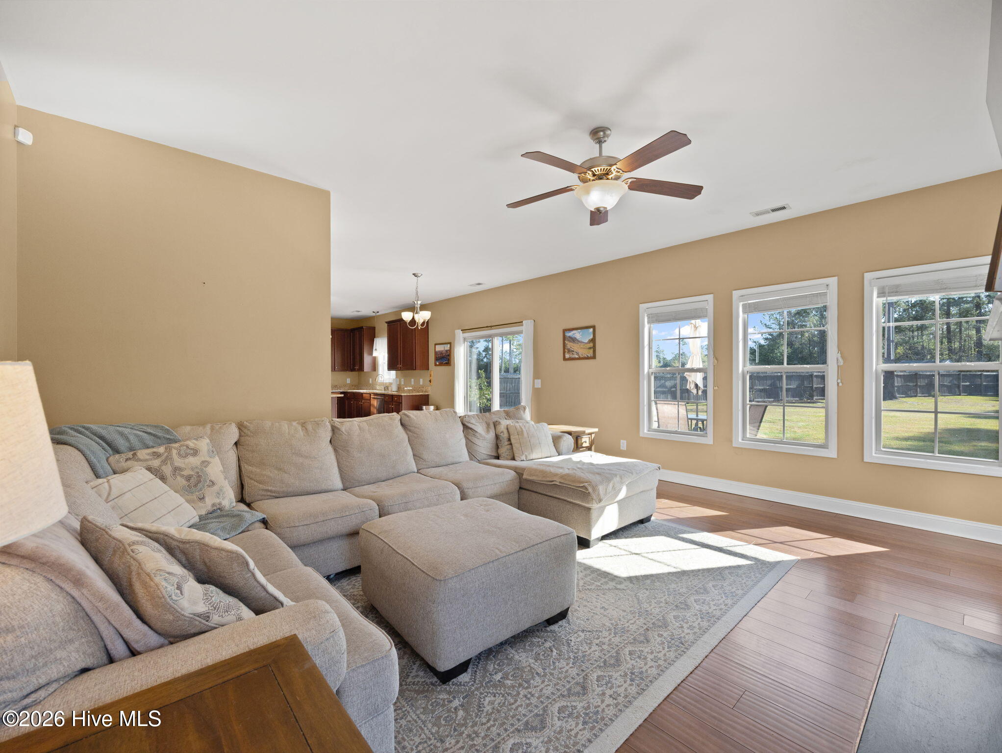 100565873 | Photo 18