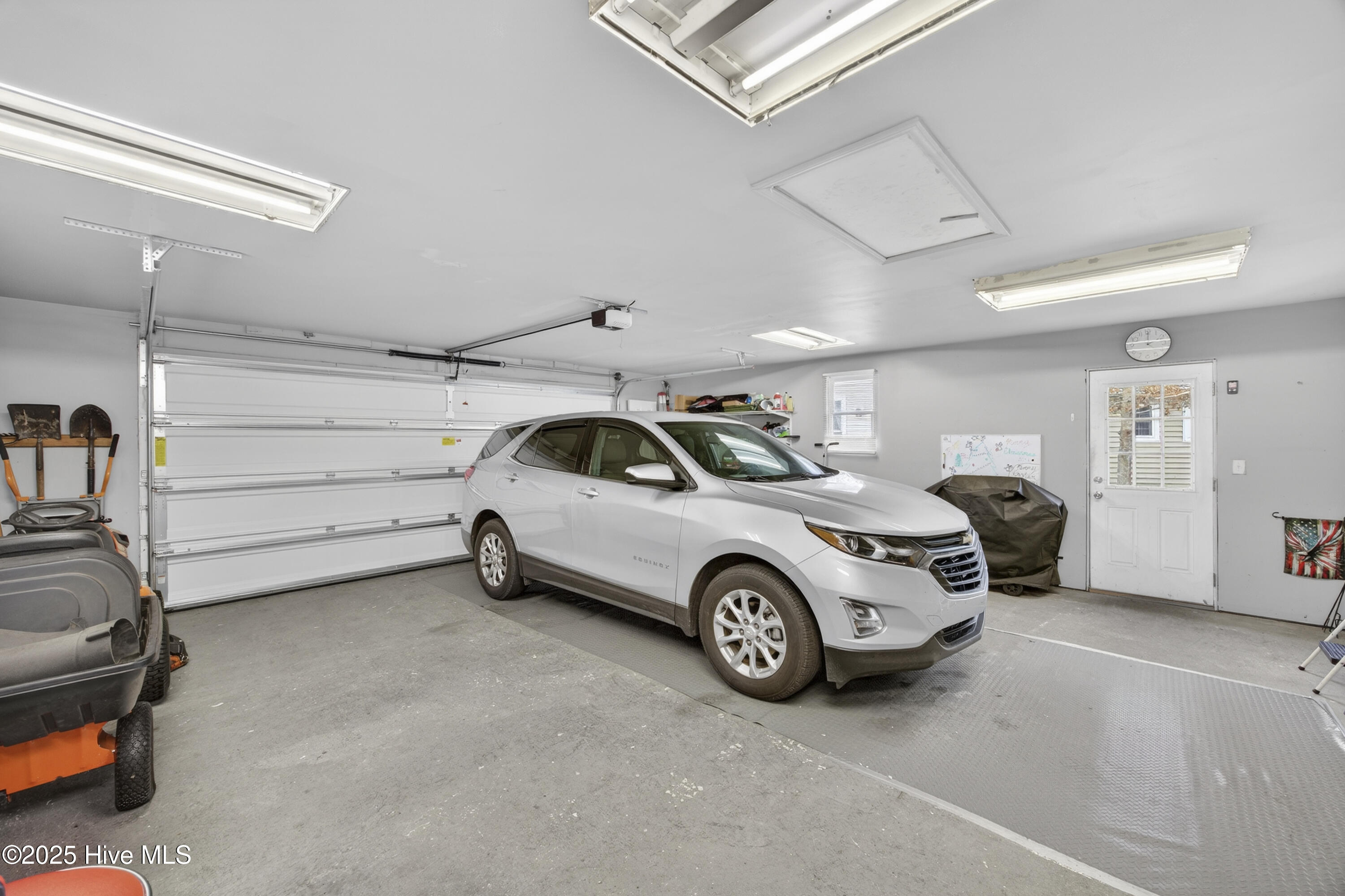 100544065 | Photo 36