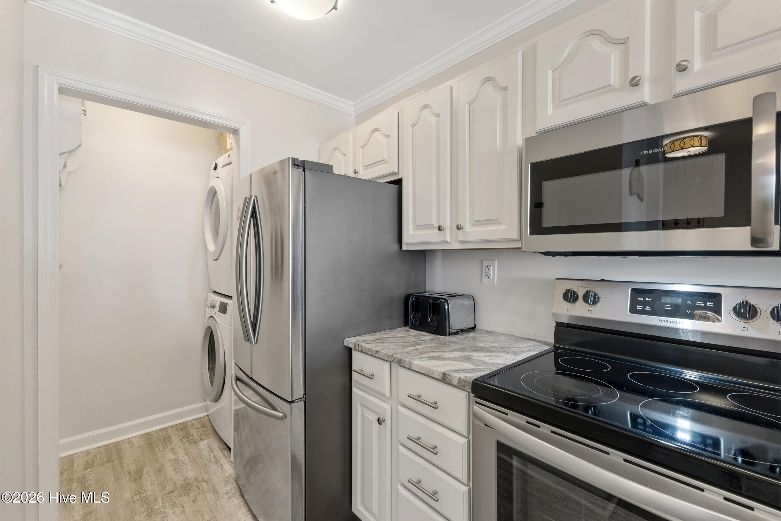 100566139 | Photo 10