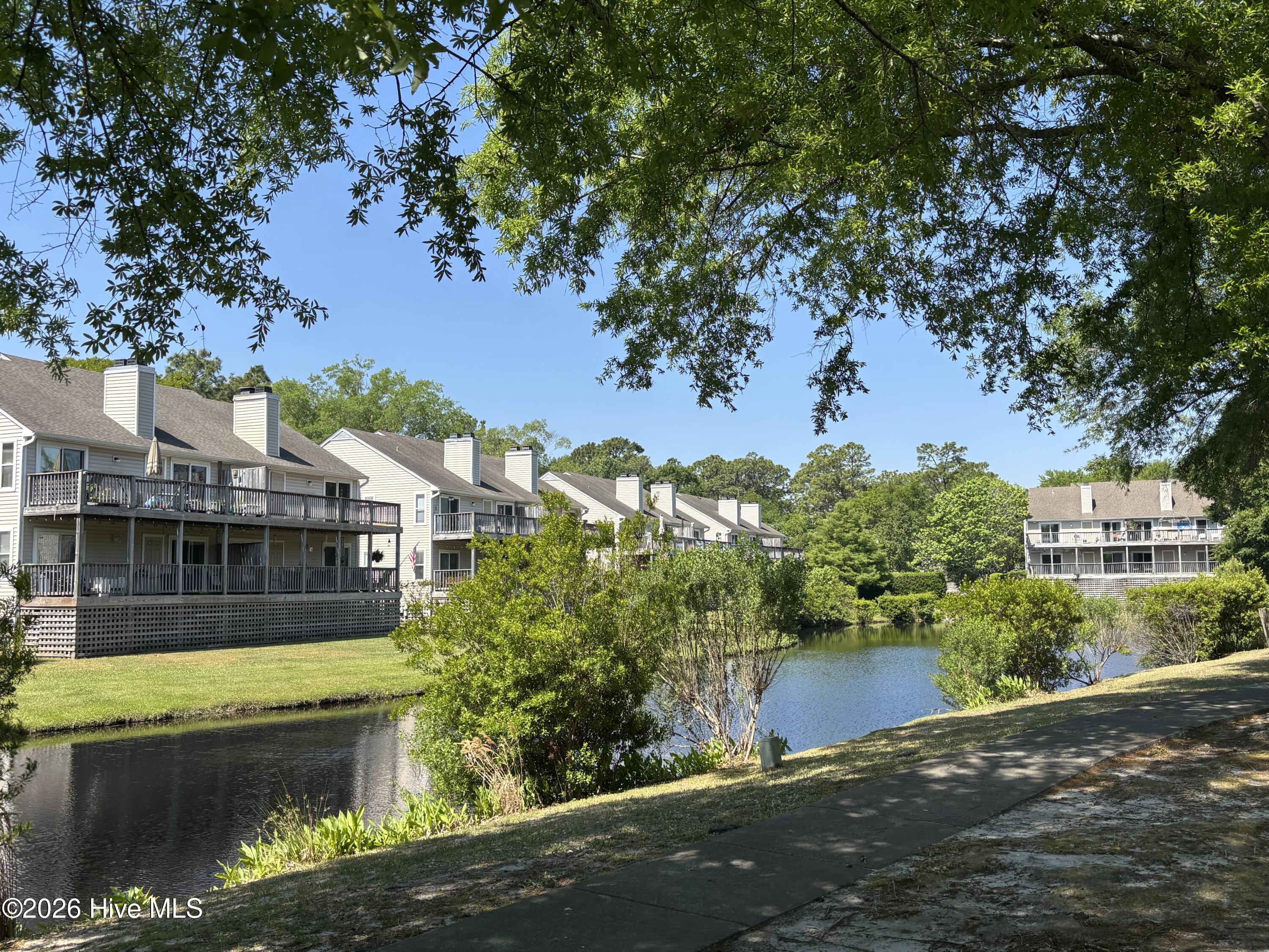 100549306 | Photo 26