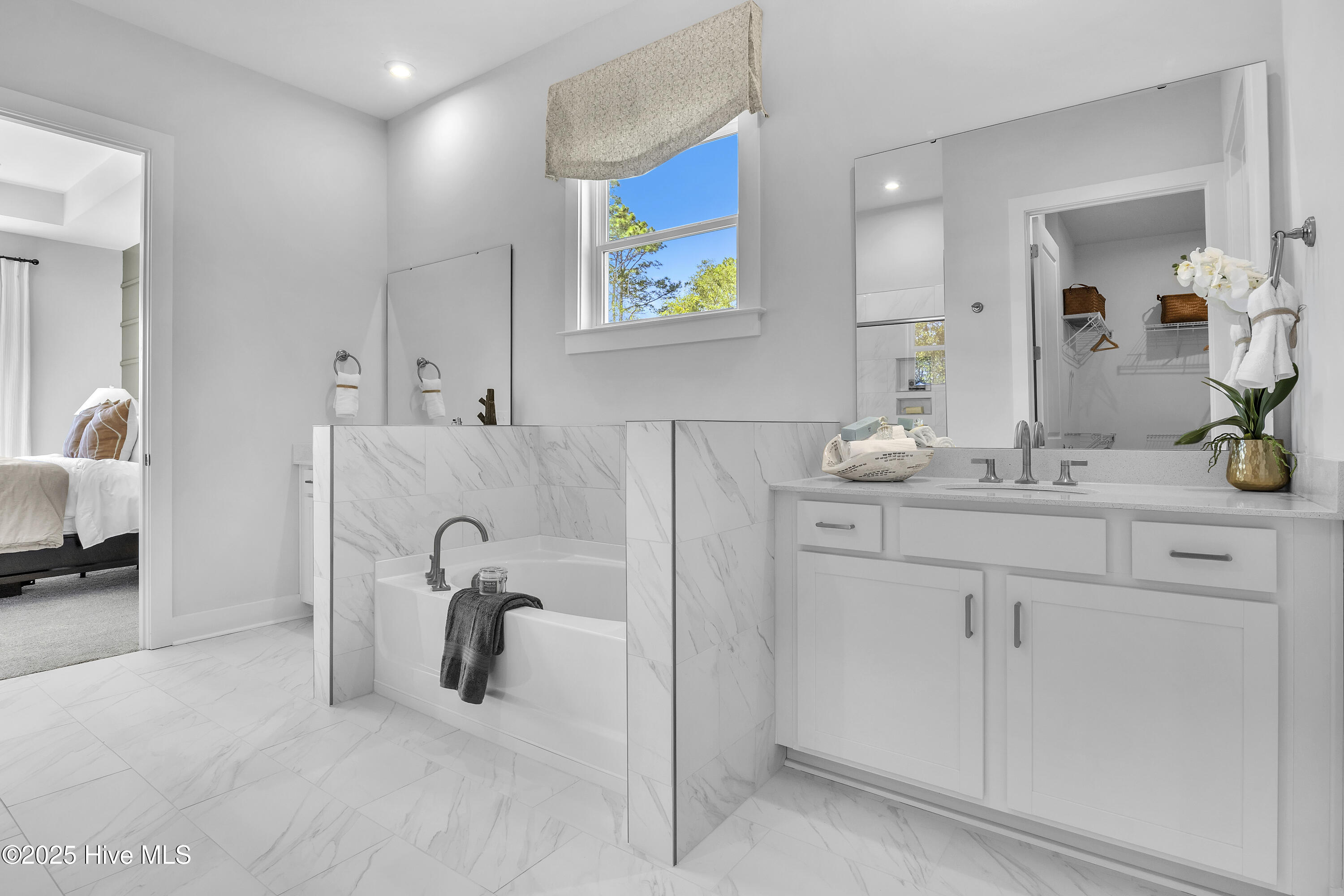 100550625 | Photo 31