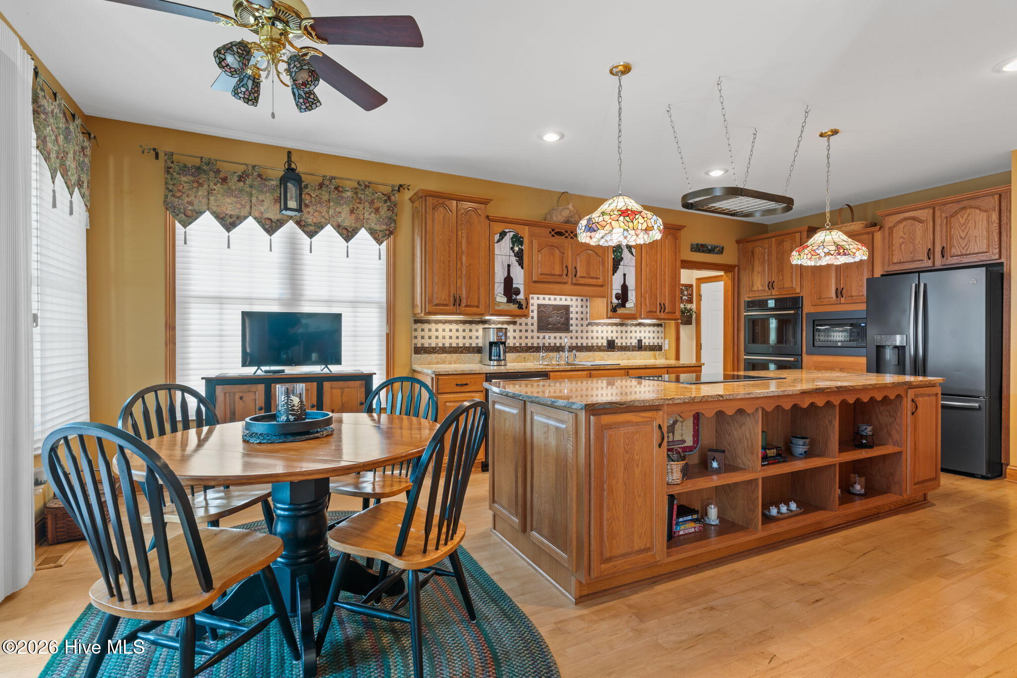 100548908 | Photo 10