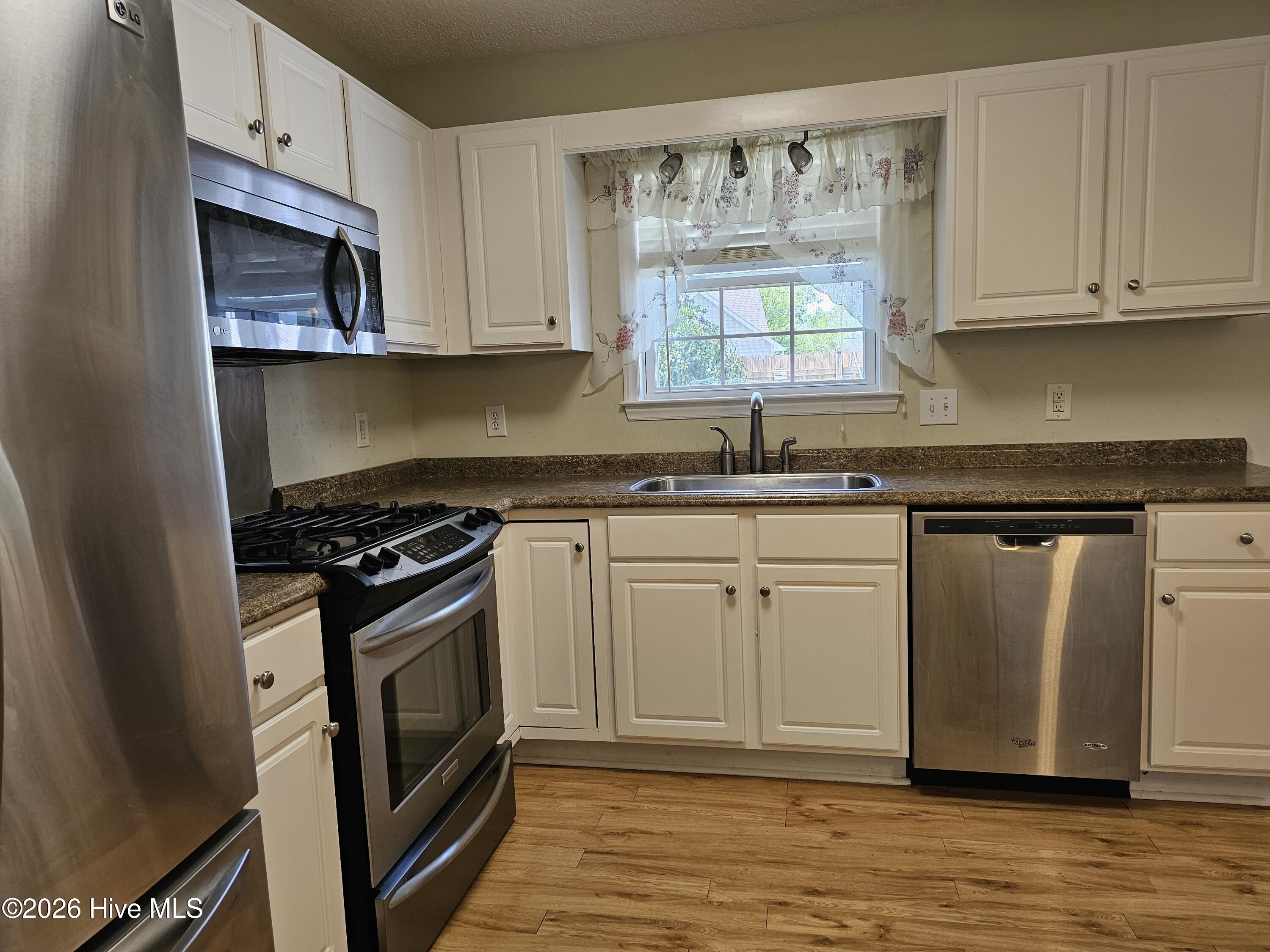 100566879 | Photo 10