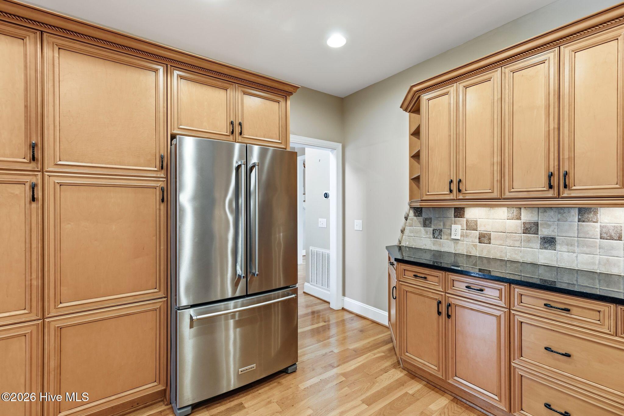 100561180 | Photo 29