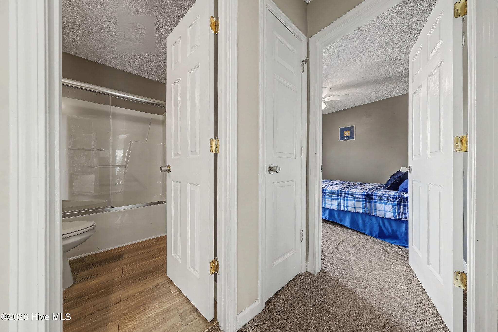 100560701 | Photo 27