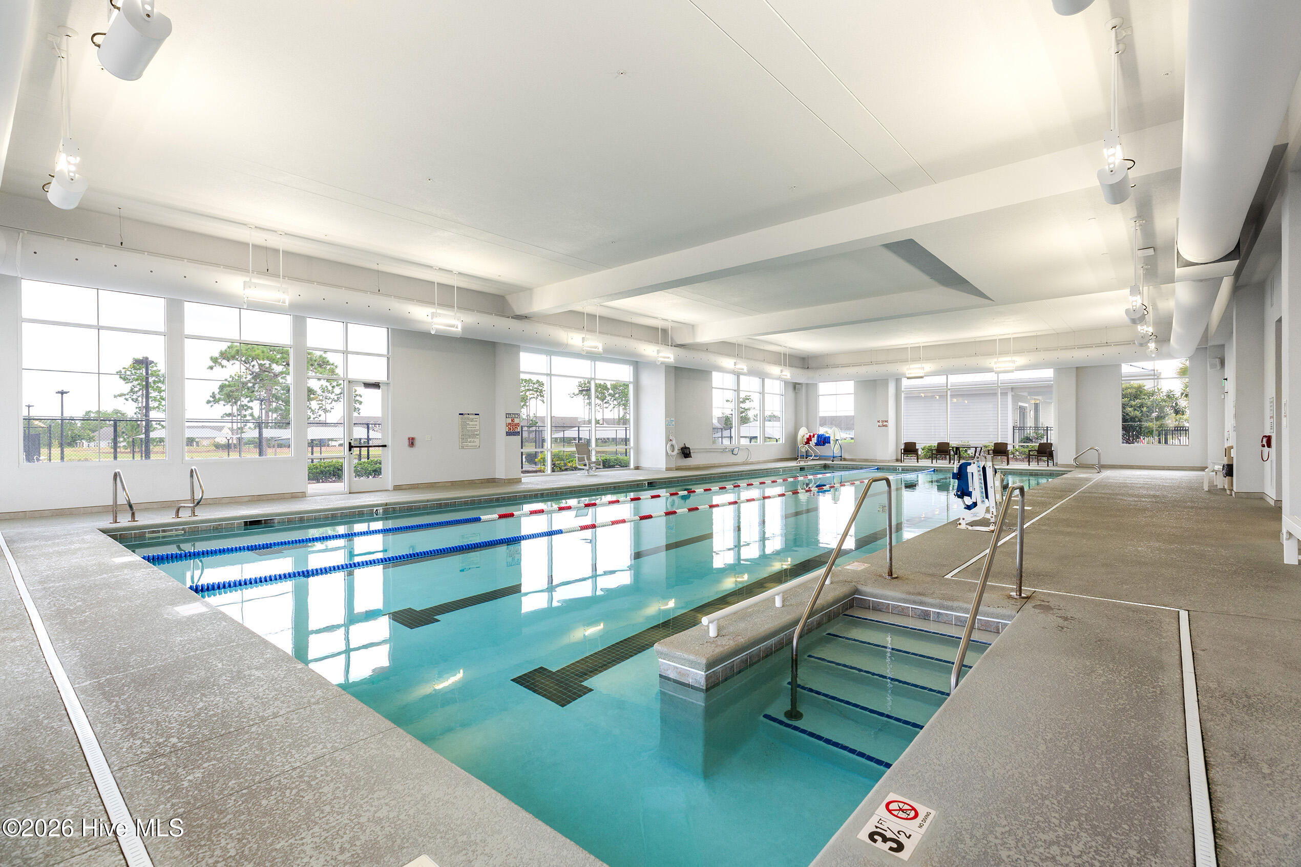 100554927 | Photo 47