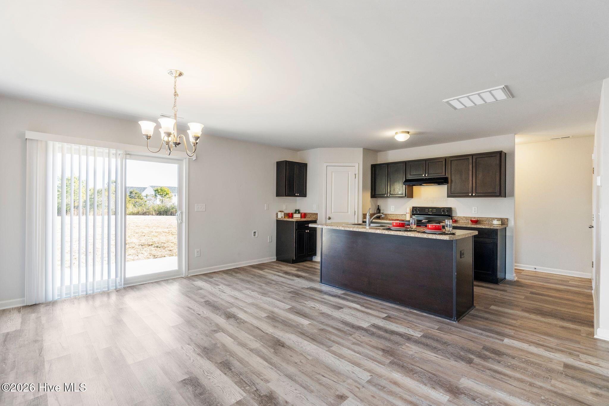 100553399 | Photo 15