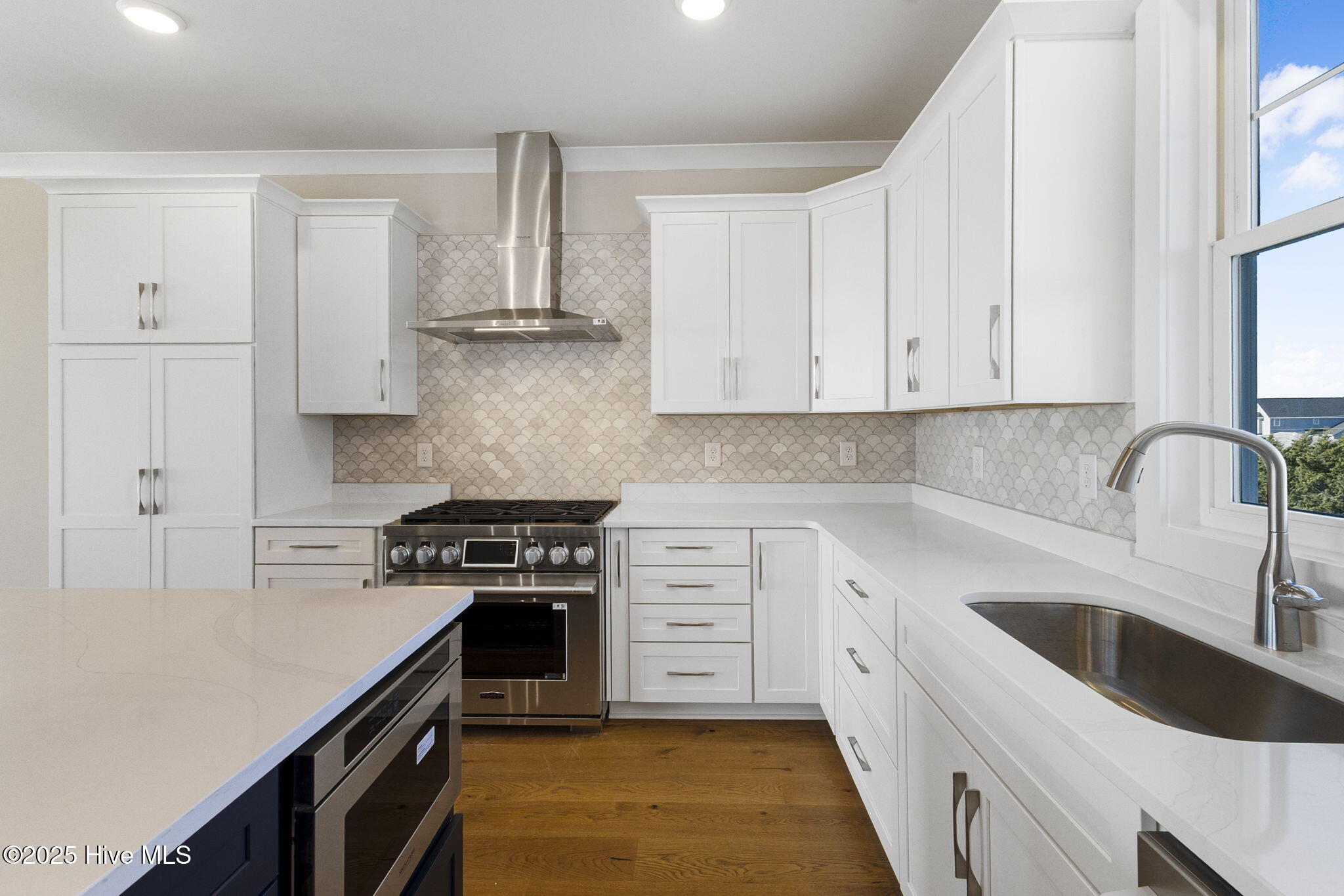 100522656 | Photo 10