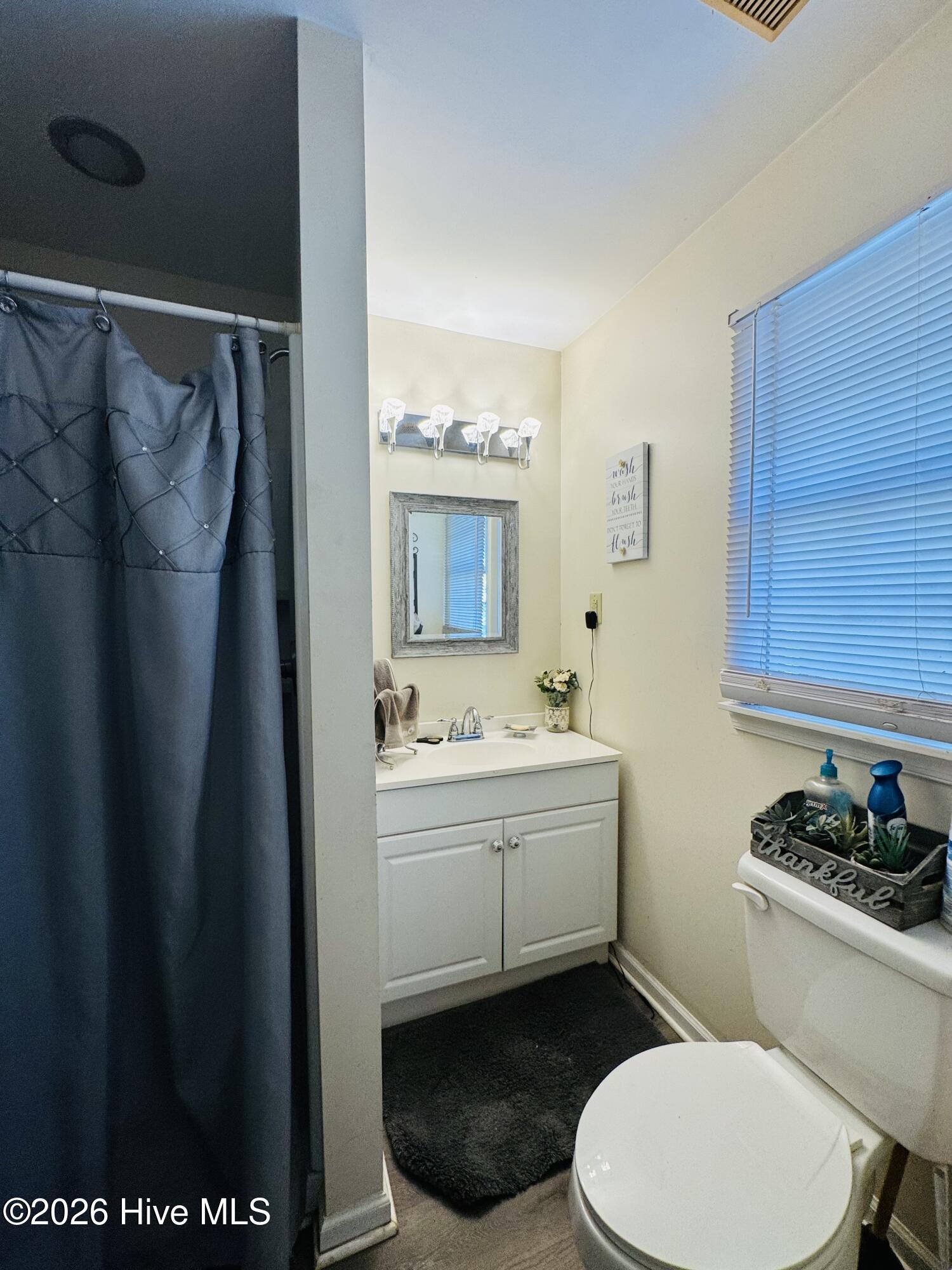 Hall bath by FROG